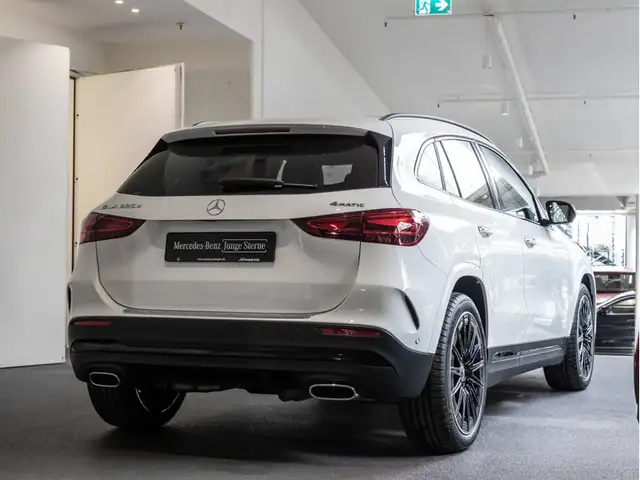 Mercedes-Benz Gla view 4