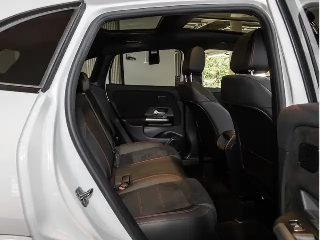 Mercedes-Benz Gla view 10