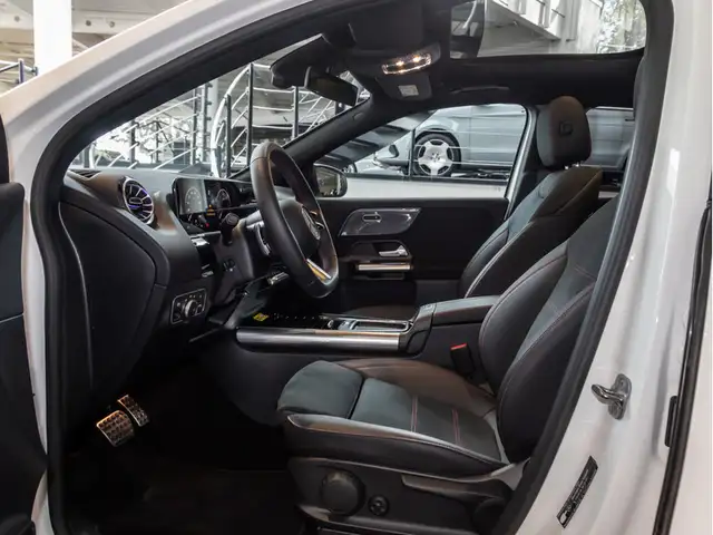 Mercedes-Benz Gla view 12
