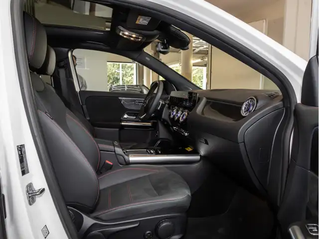 Mercedes-Benz Gla view 9