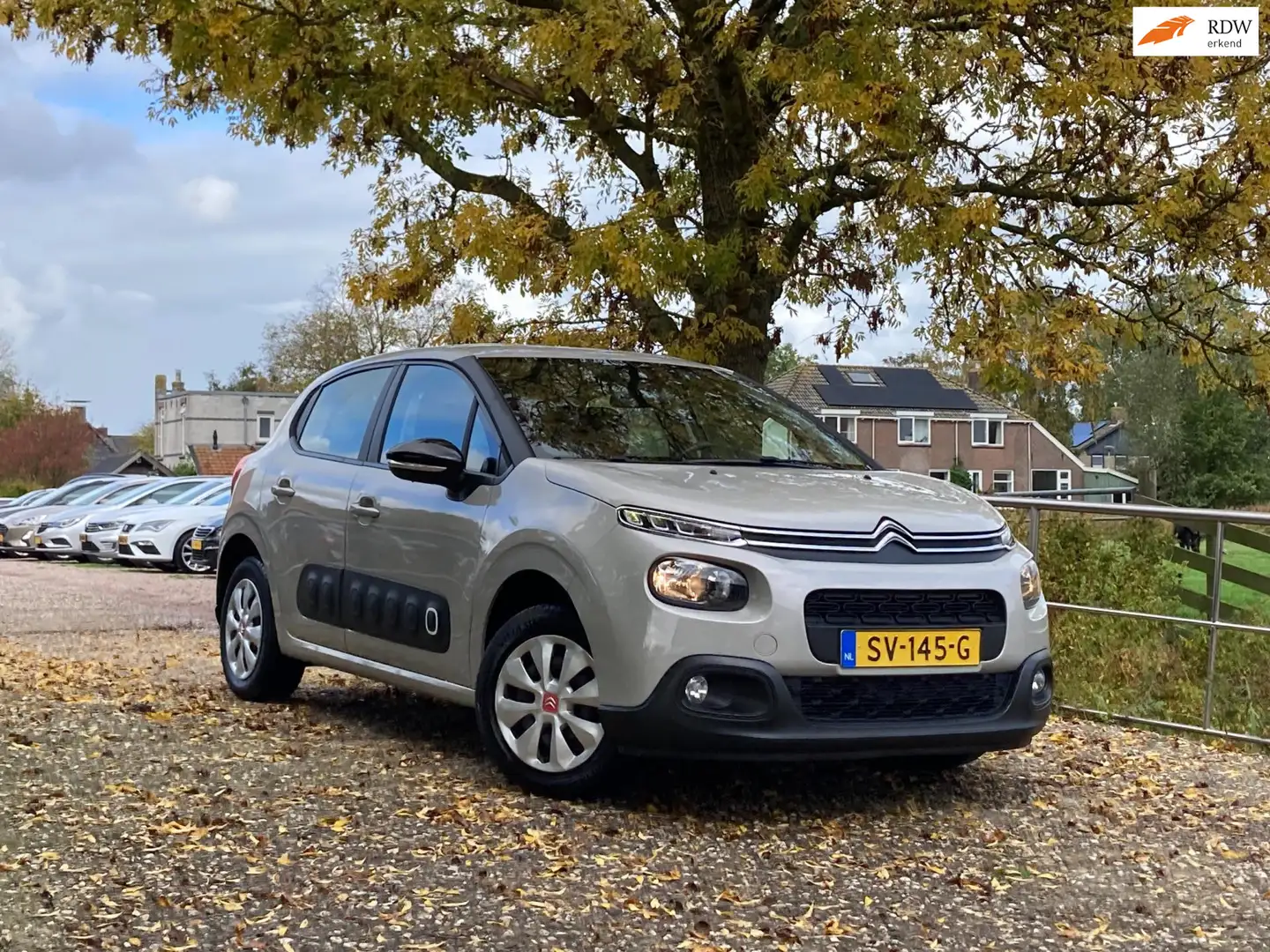 Citroen C3 1.2 PureTech Feel | Cruise + Clima + Navi nu € 6.9 Gris - 1