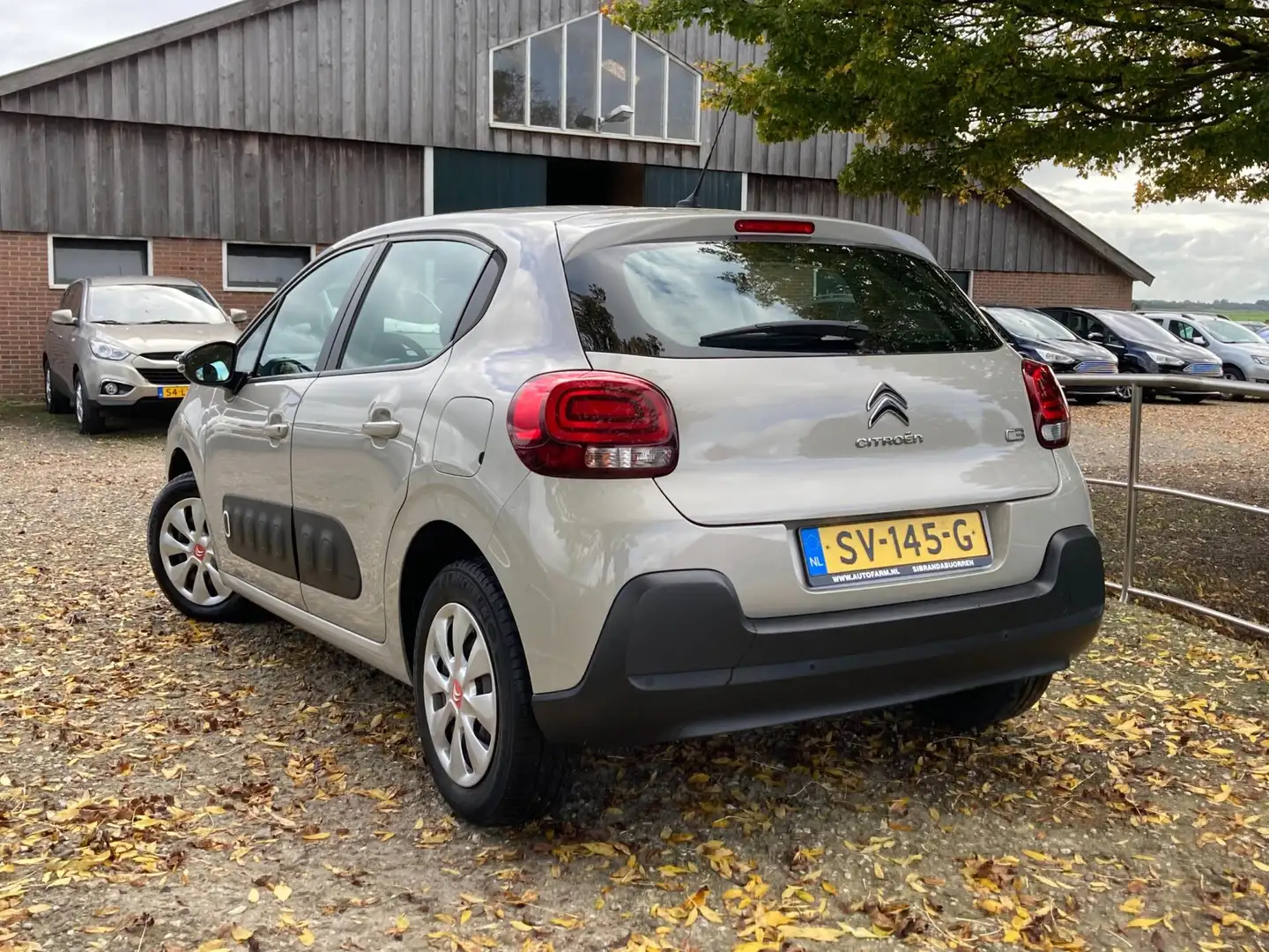 Citroen C3 1.2 PureTech Feel | Cruise + Clima + Navi nu € 6.9 Gris - 2