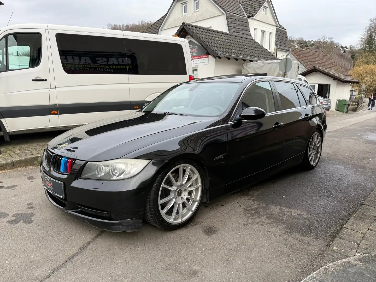 BMW 325 325i Touring*SPORT*PANO*XENON*AHK* Black - 1