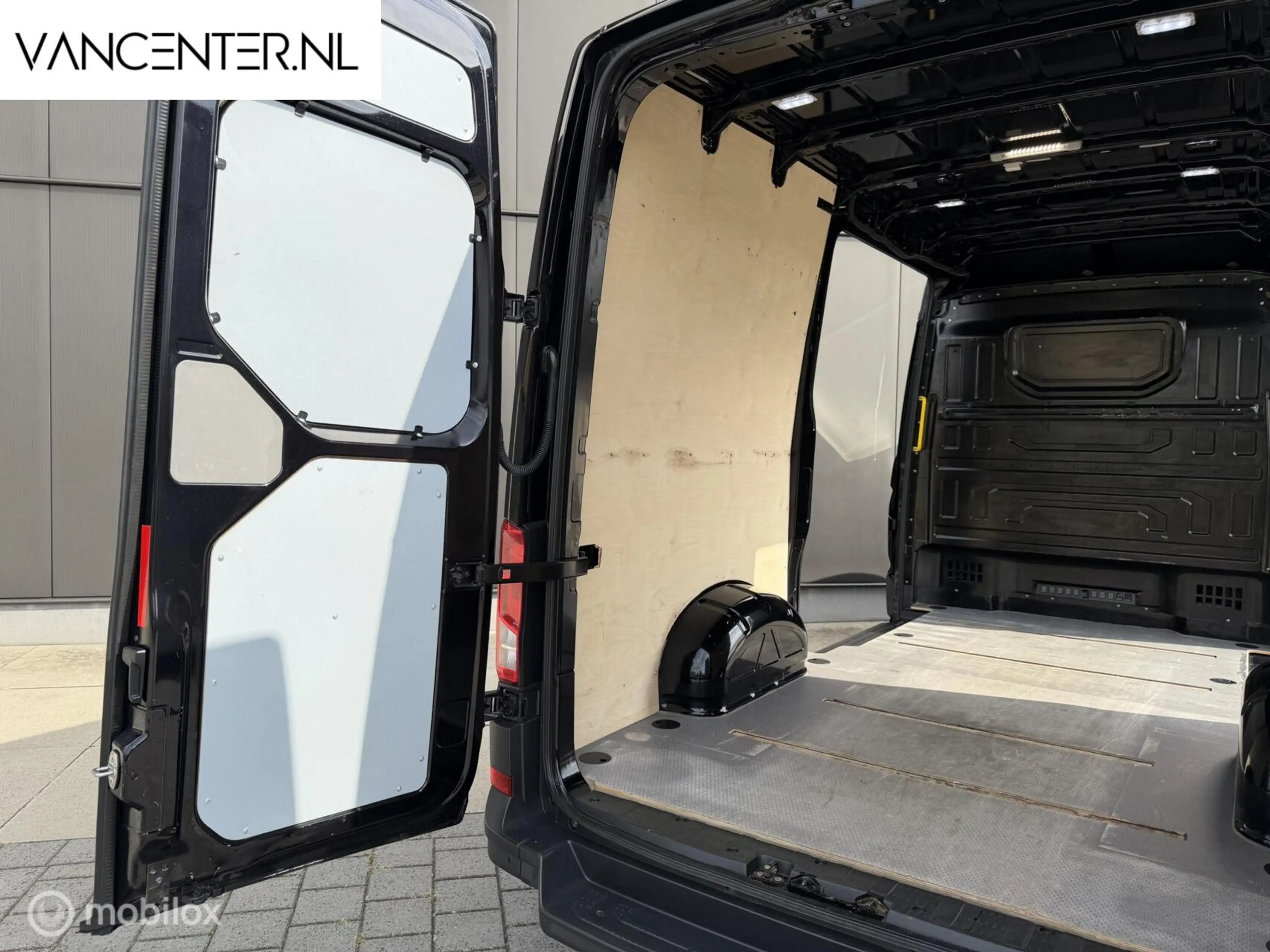Volkswagen Crafter Bestel 35 2.0 TDI L3H3 Highline — photo 21
