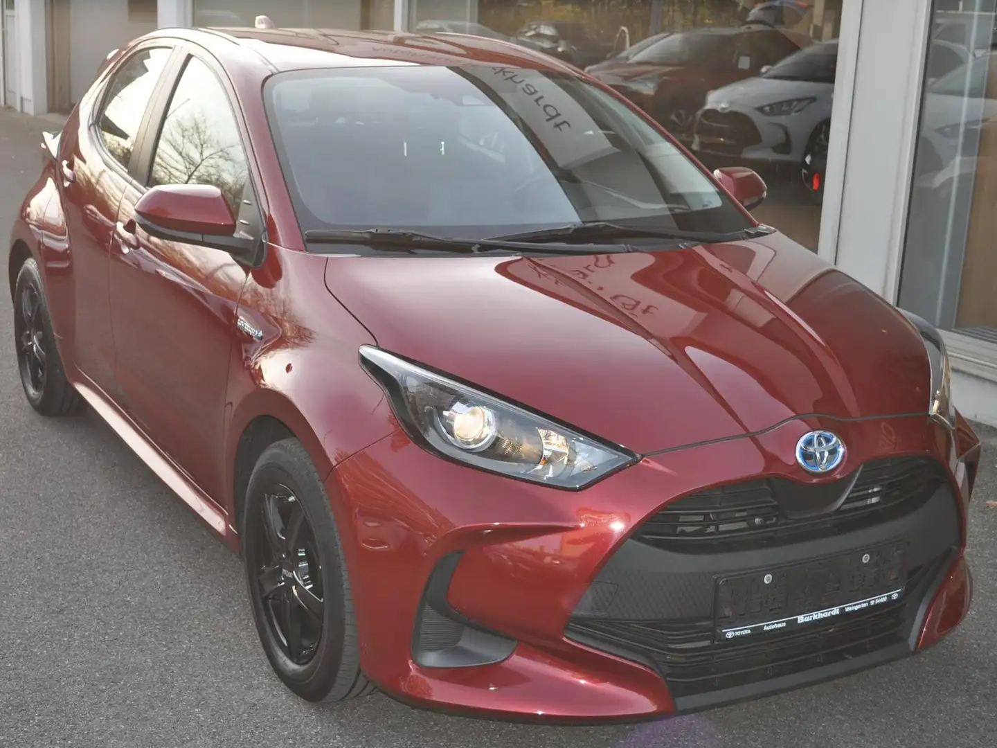Toyota Yaris Hybrid Comfort Rot - 2
