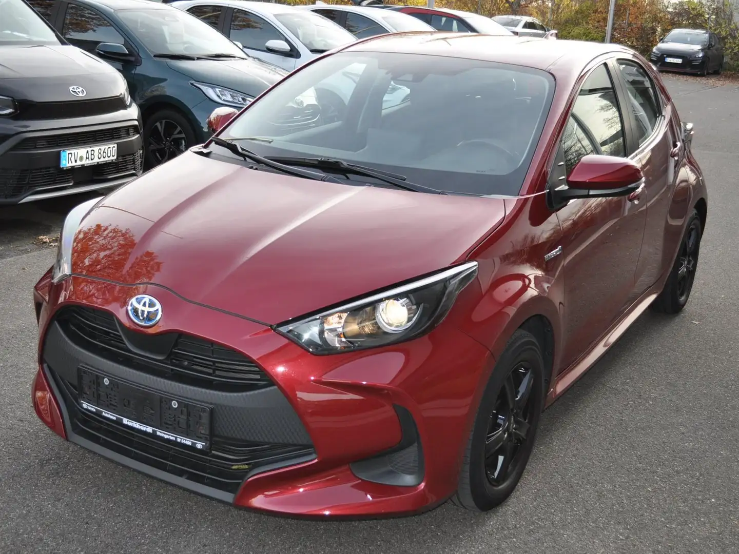 Toyota Yaris Hybrid Comfort Rot - 1