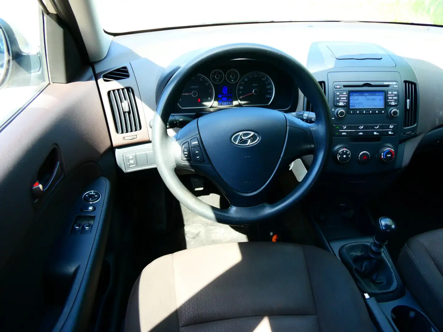 Hyundai i30 1.4i Active 109pk 1e eigenaar Airco Historie Zuini Grijs - 2