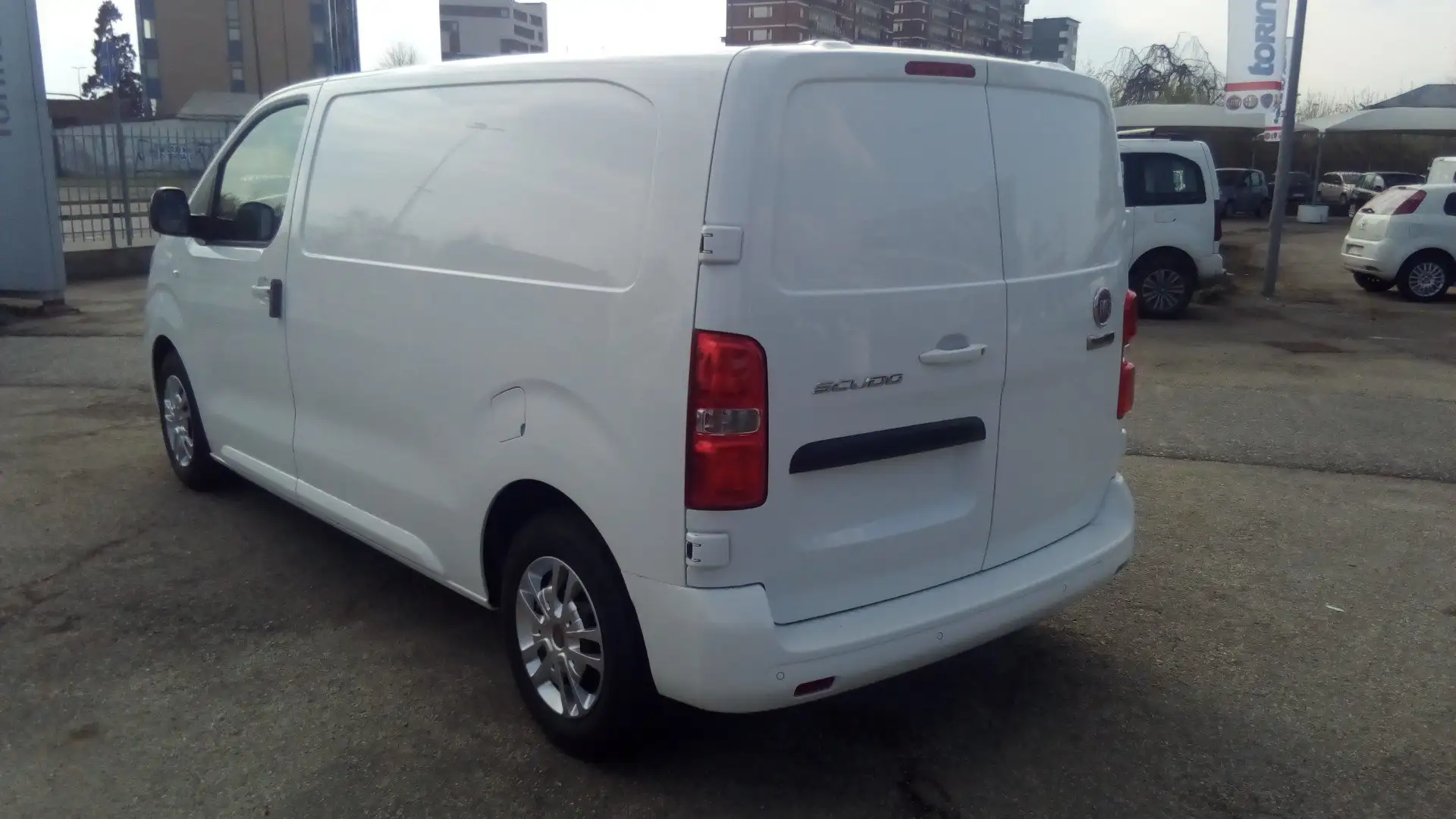 Fiat Scudo L2H1 3POSTI BUSINESS BEV PaccoBatterie 50KW 230KM Bílá - 2