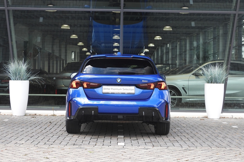 BMW 120 1 Serie M Sport Automaat / Panoramadak / Adaptieve — photo 9