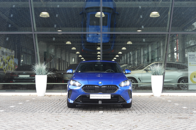 BMW 120 1 Serie M Sport Automaat / Panoramadak / Adaptieve — photo 2