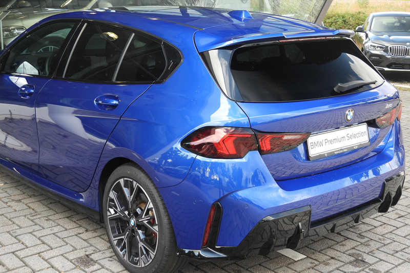 BMW 120 1 Serie M Sport Automaat / Panoramadak / Adaptieve — photo 11