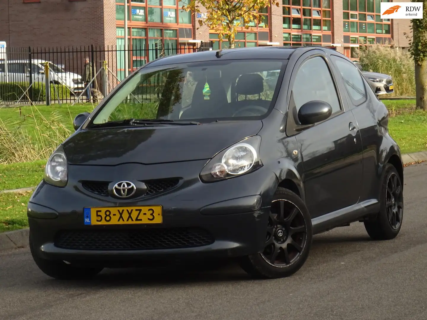 Toyota Aygo 1.0-12V NIEUWE KOPPELING 135DKM/PDC/APK 12-2026 Gris - 1