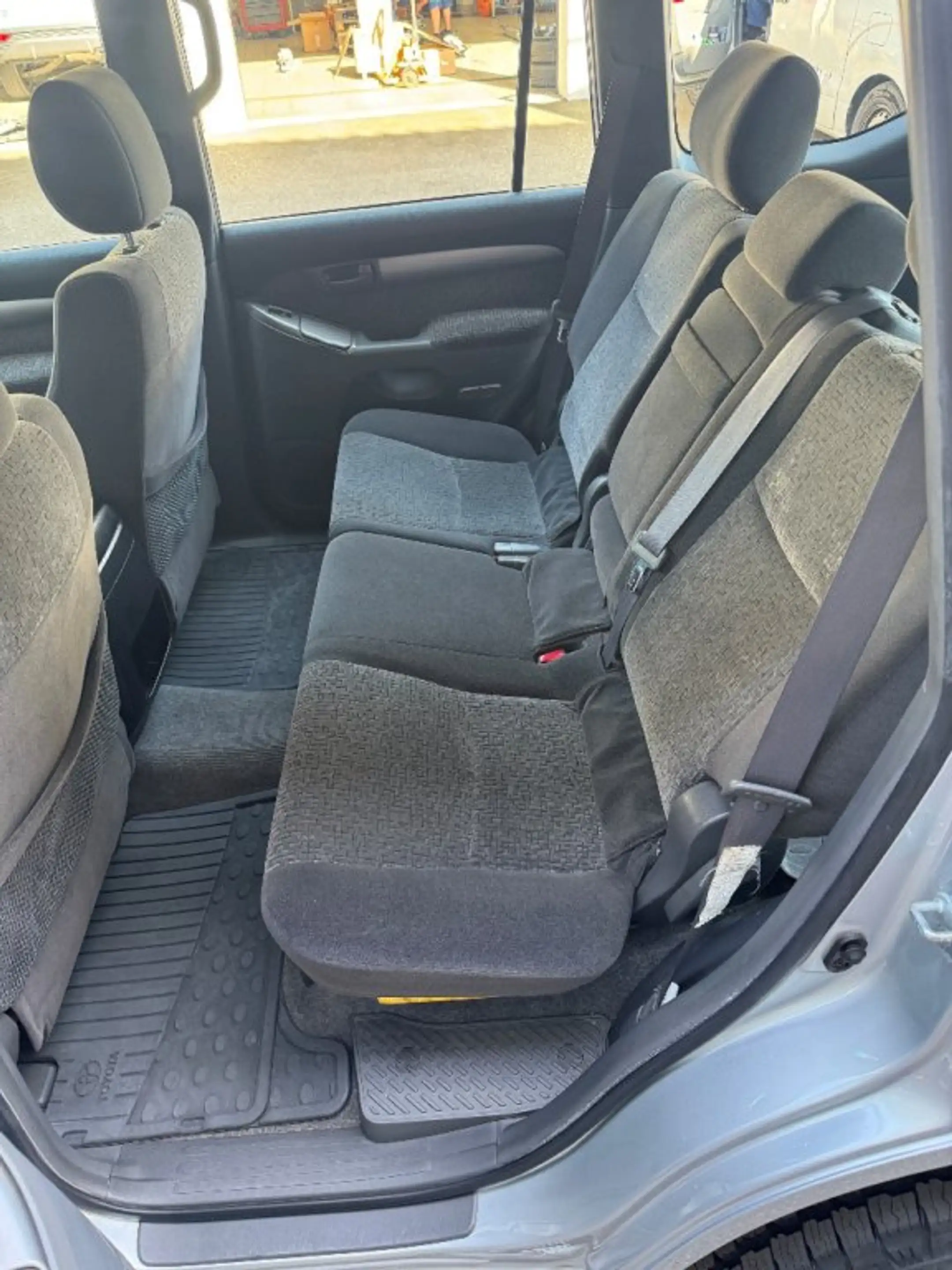 Toyota Land Cruiser 3,0 Country D-4D — photo 11