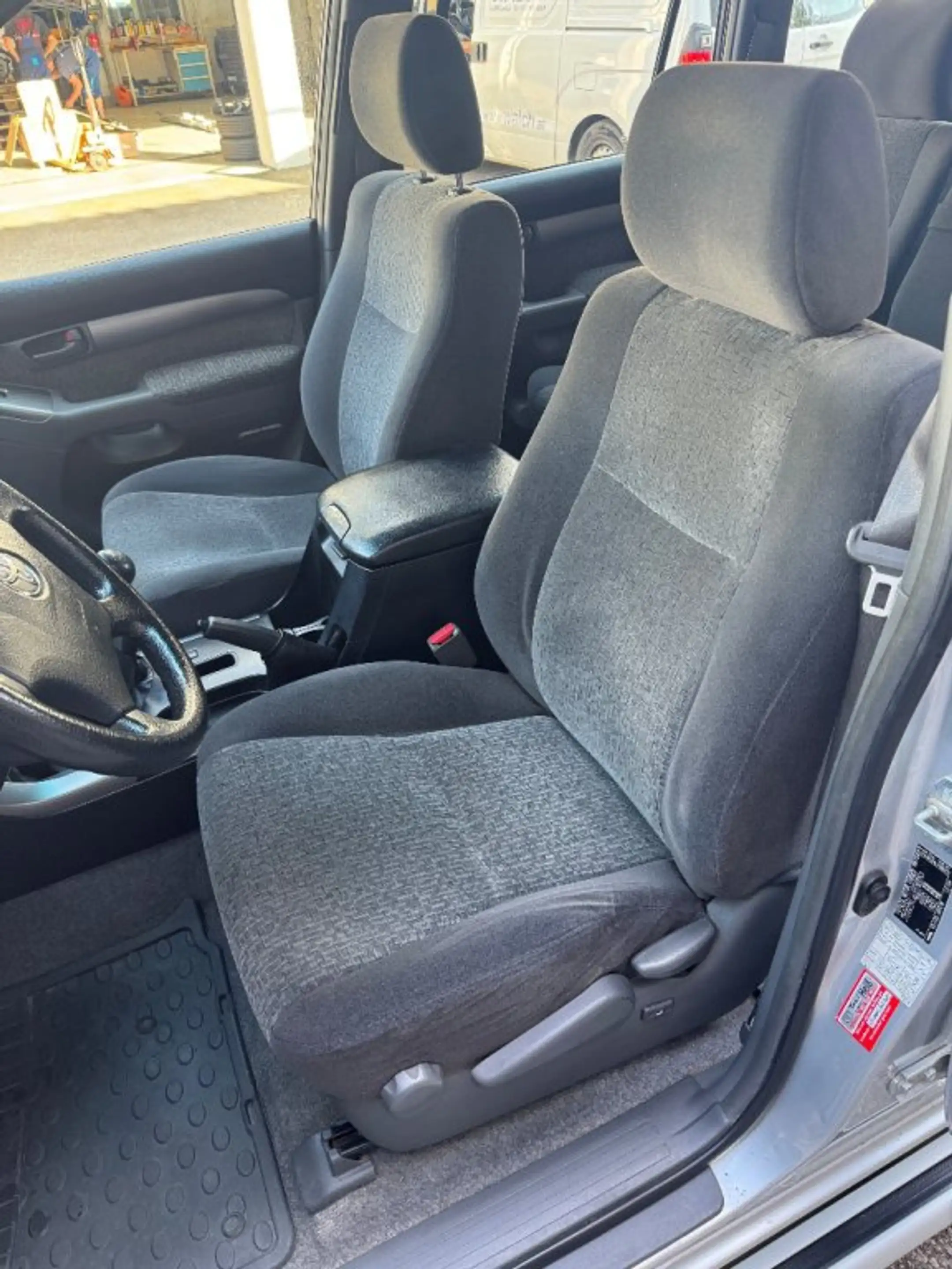 Toyota Land Cruiser 3,0 Country D-4D — photo 10