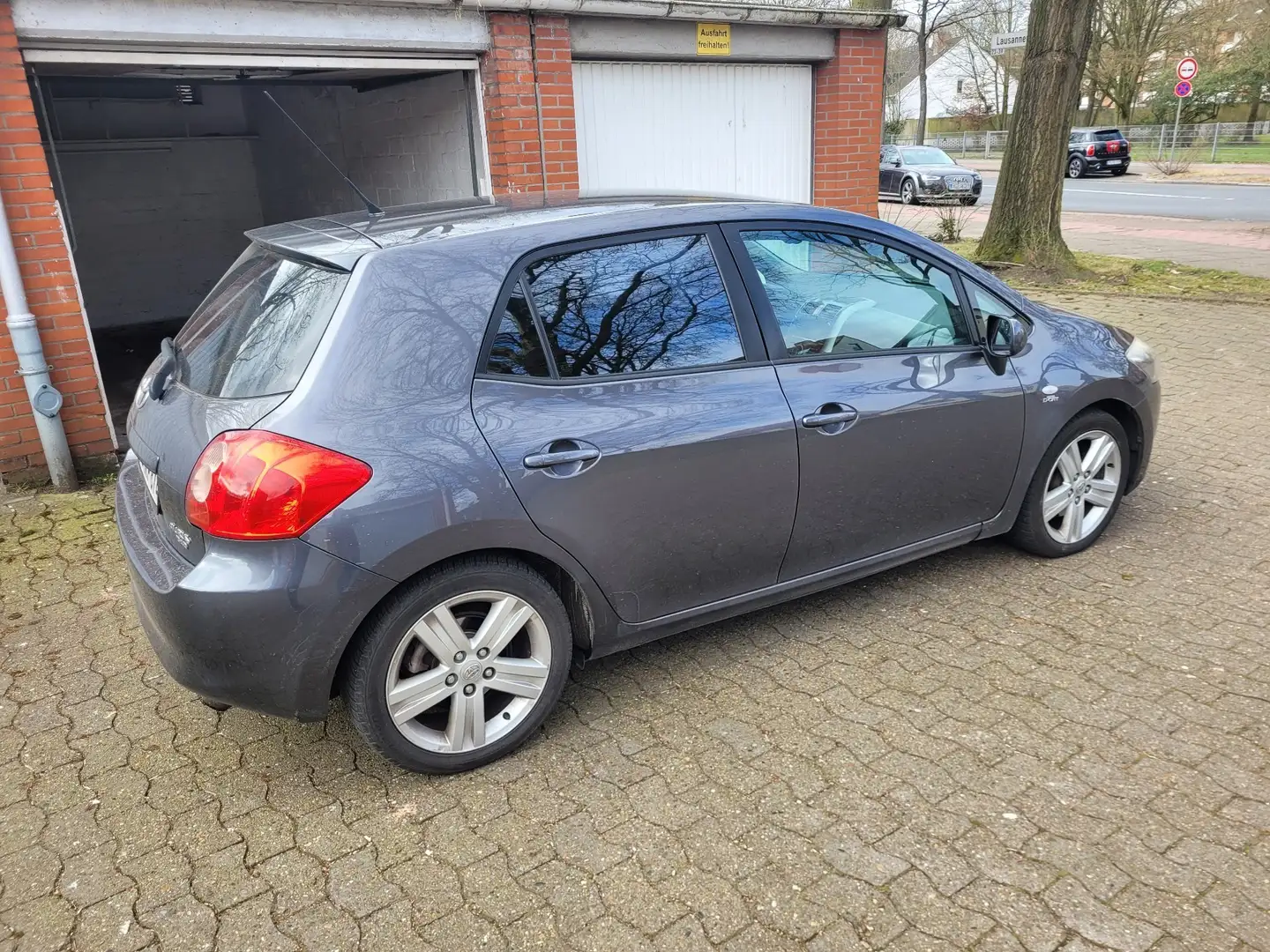 Toyota Auris D-CAT Grau - 1
