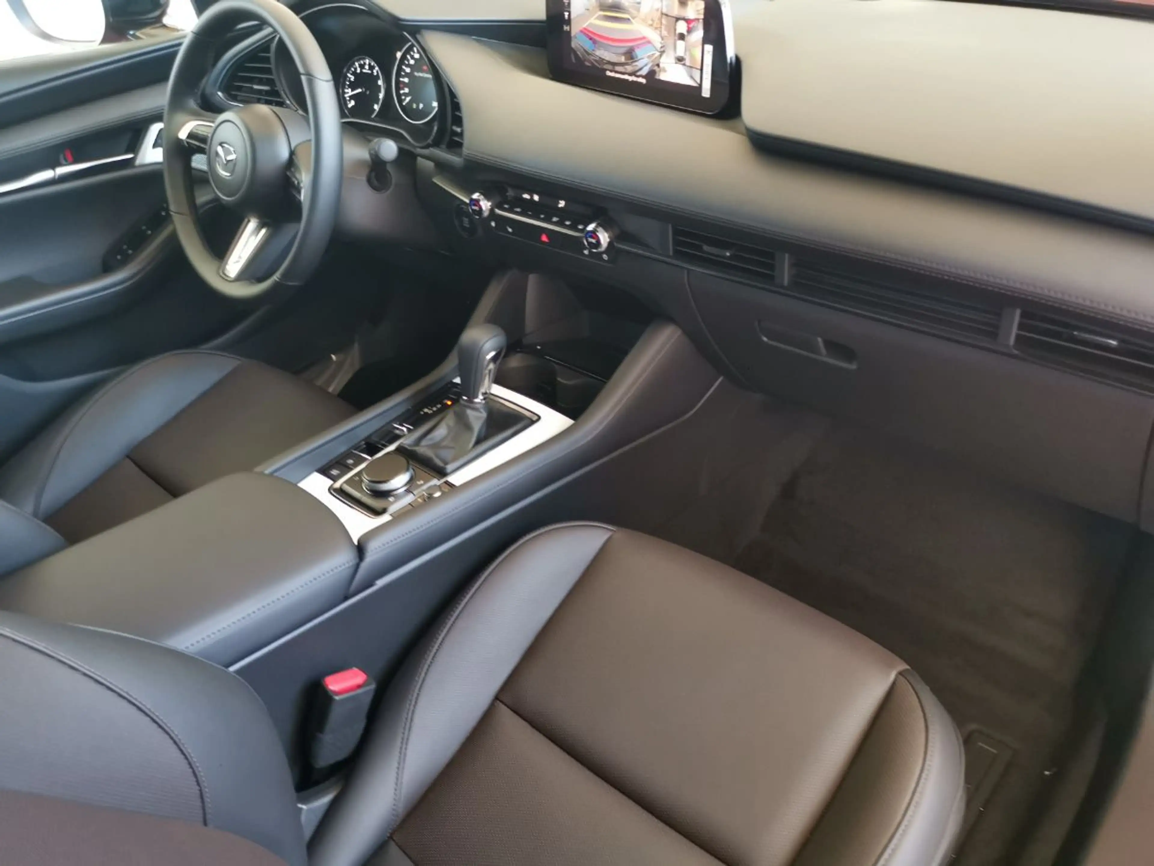 Mazda 3 2.5L e-SKYACTIV G 140ps — photo 10