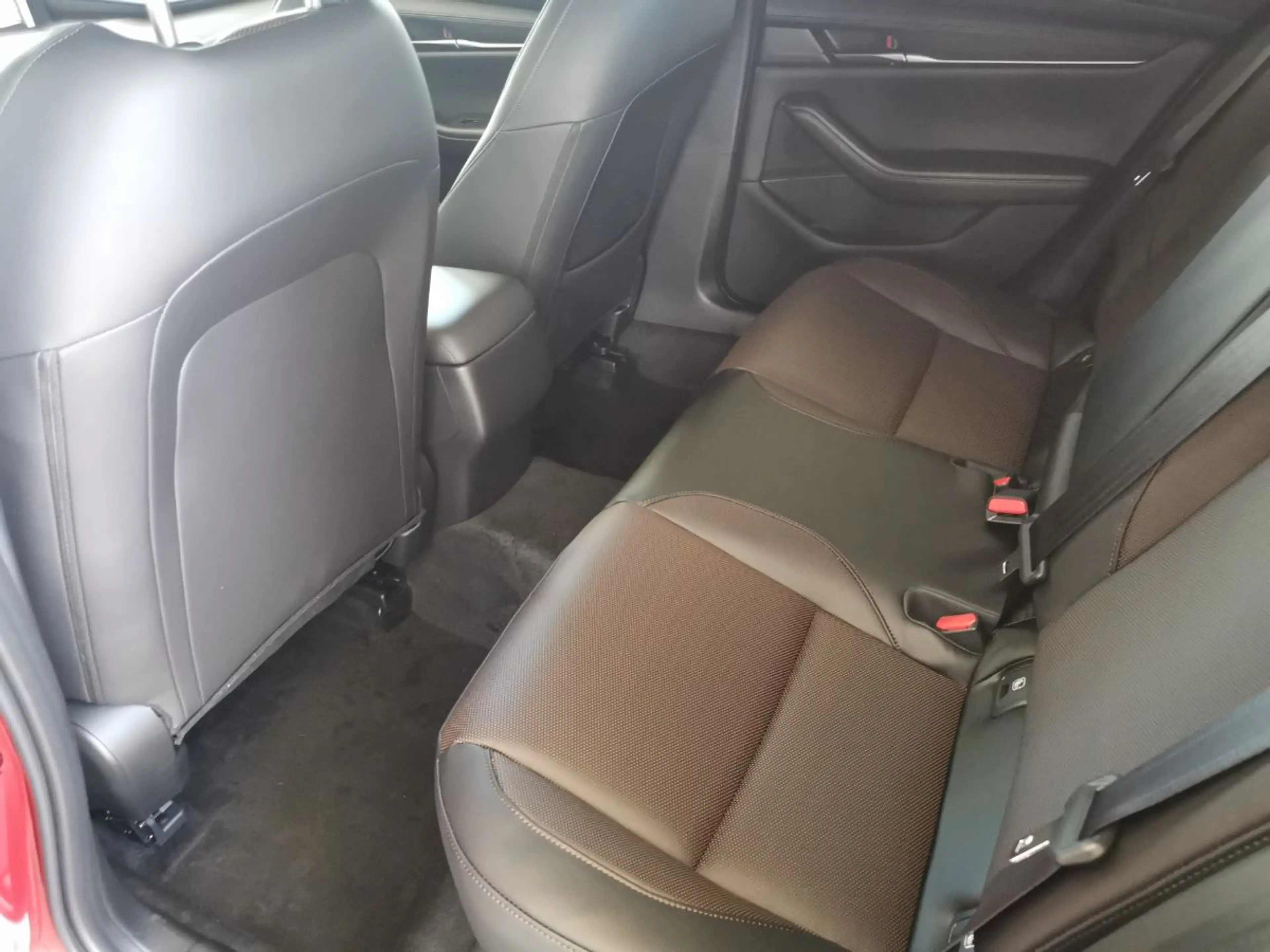 Mazda 3 2.5L e-SKYACTIV G 140ps — photo 9