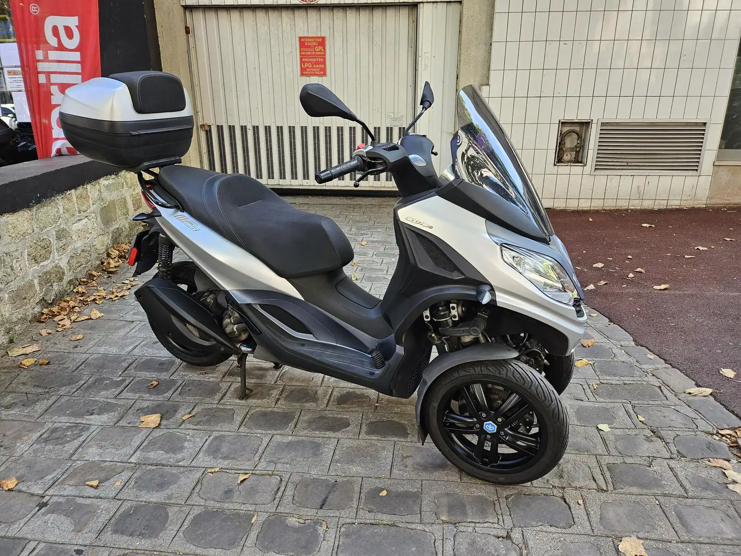 Piaggio MP3 300 Серый - 1