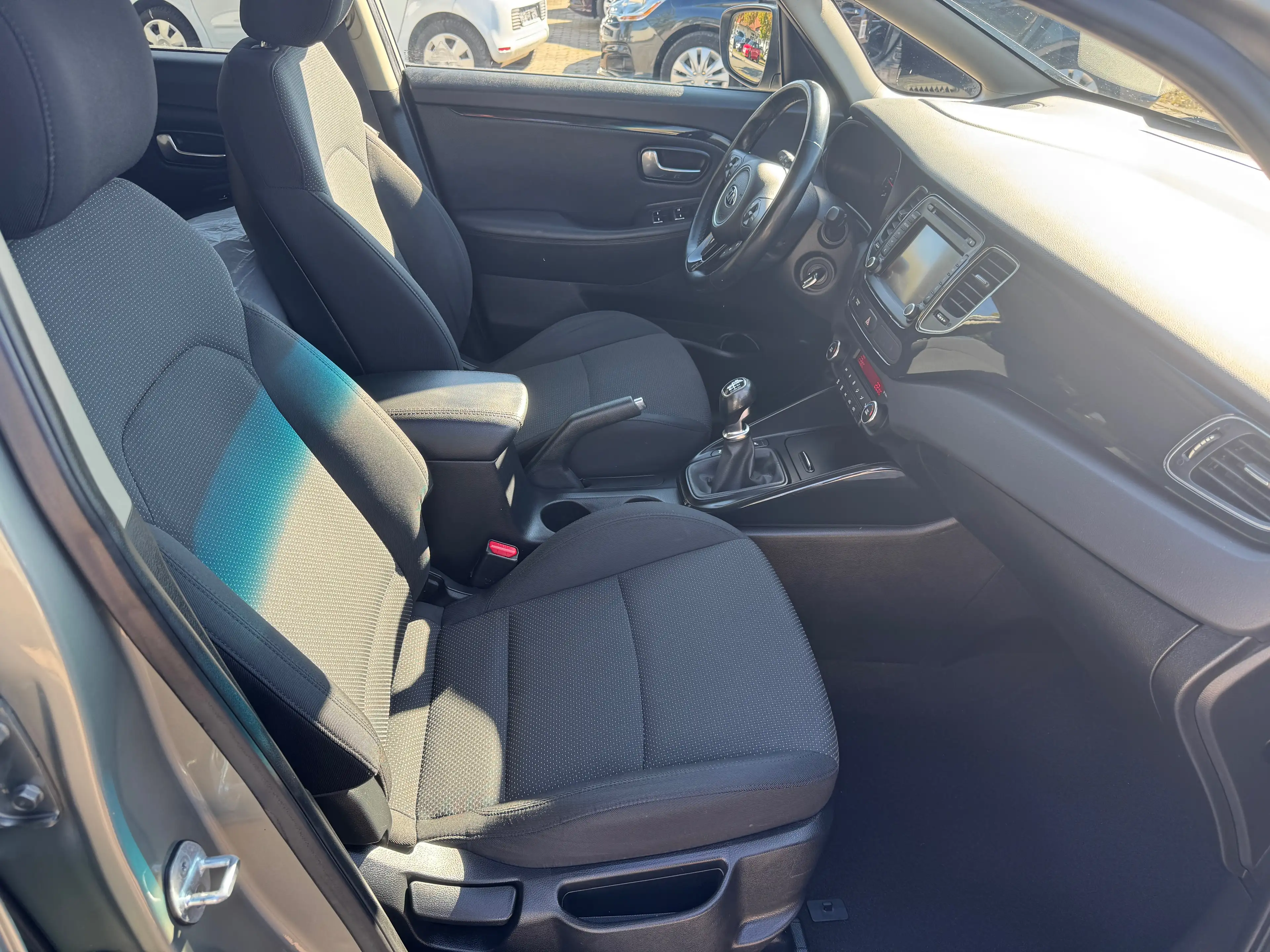 Kia Carens Carens Diesel 1.7 CRDi 141 Dream Team Edition — photo 9
