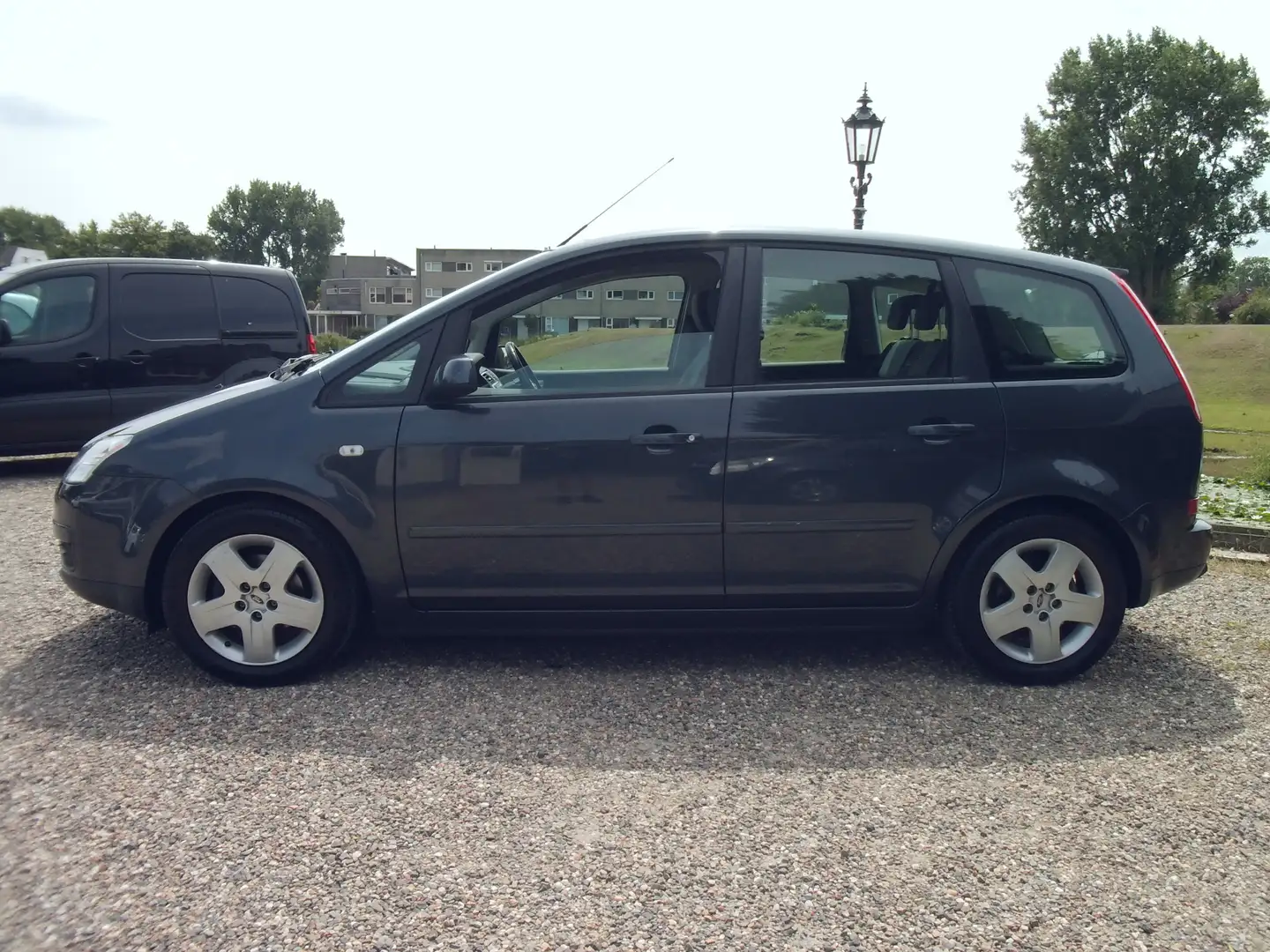 Ford Focus C-Max 1.6-16V Futura - Airco - Navigatie Grijs - 2