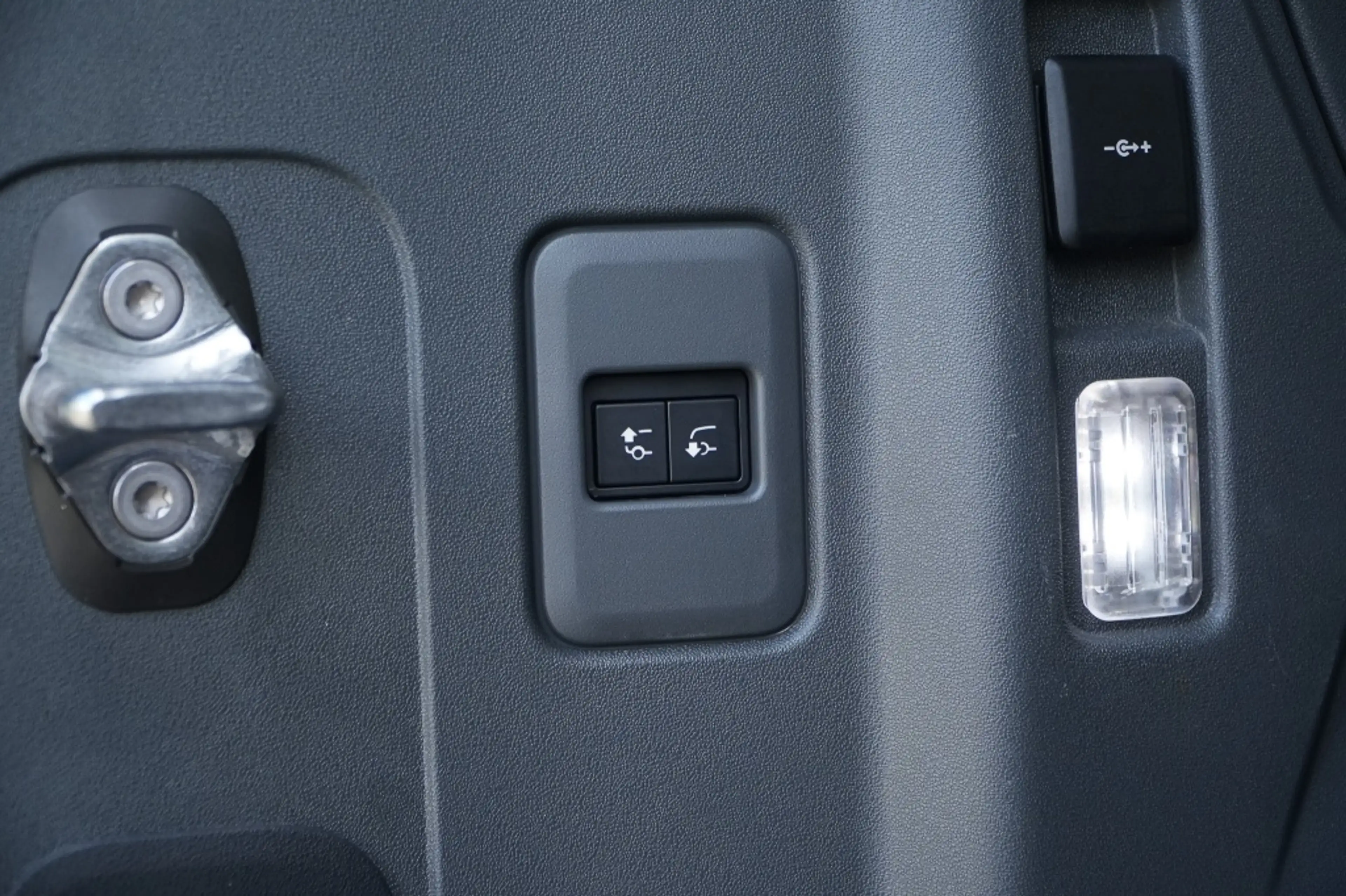 Land Rover Defender 110 2.0 P400e 110 XS Ed — photo 22