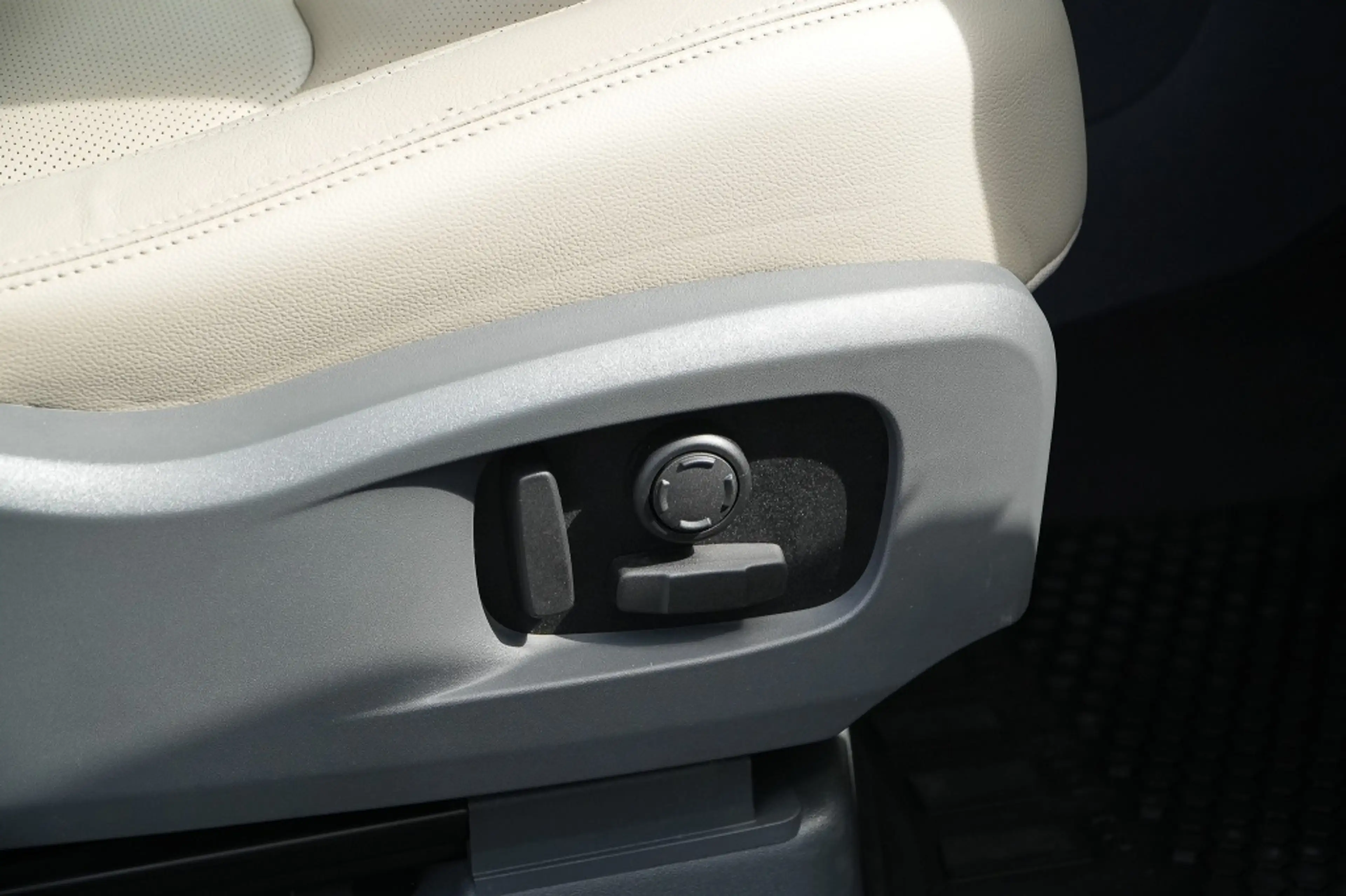 Land Rover Defender 110 2.0 P400e 110 XS Ed — photo 17