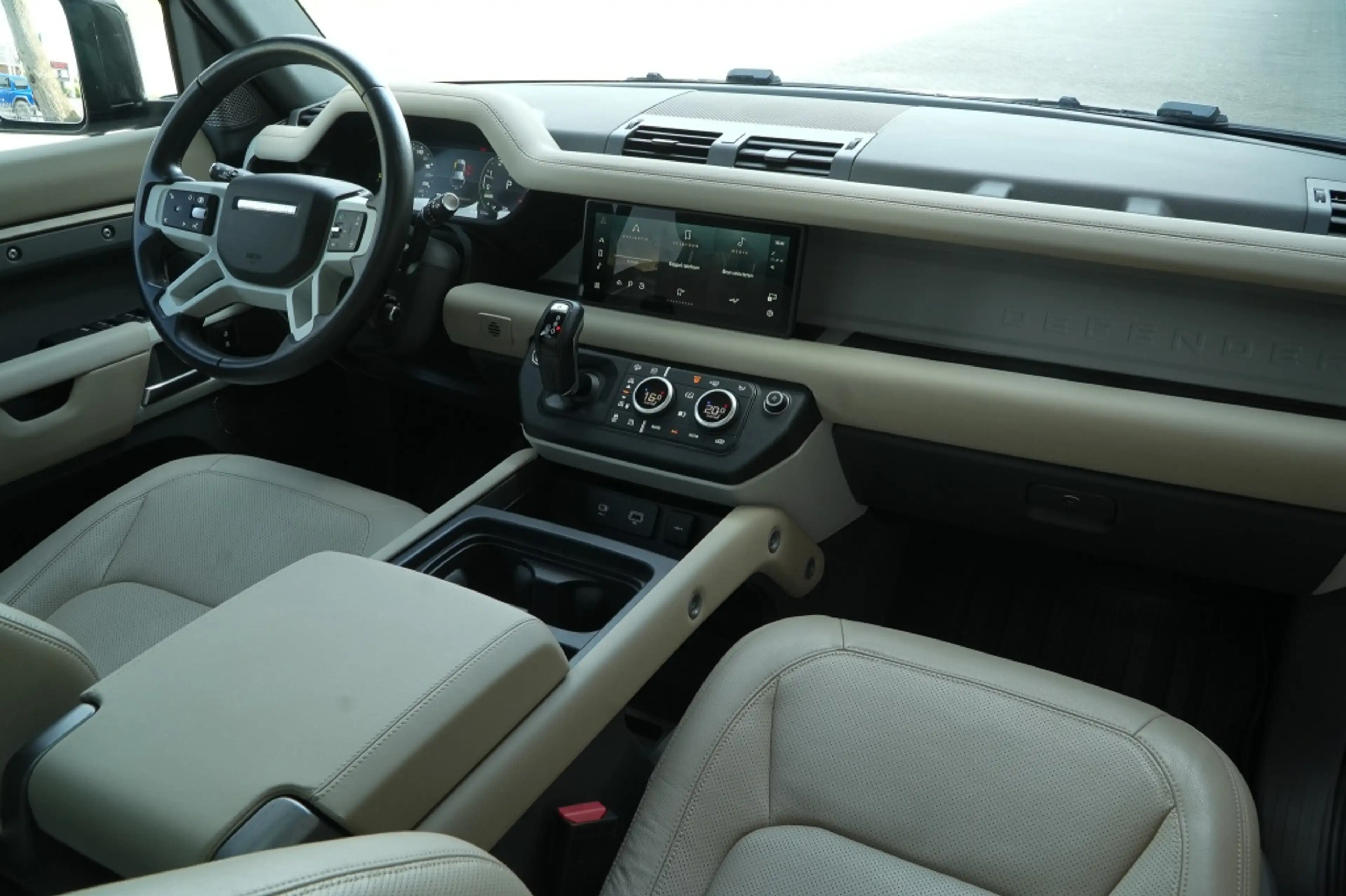 Land Rover Defender 110 2.0 P400e 110 XS Ed — photo 9
