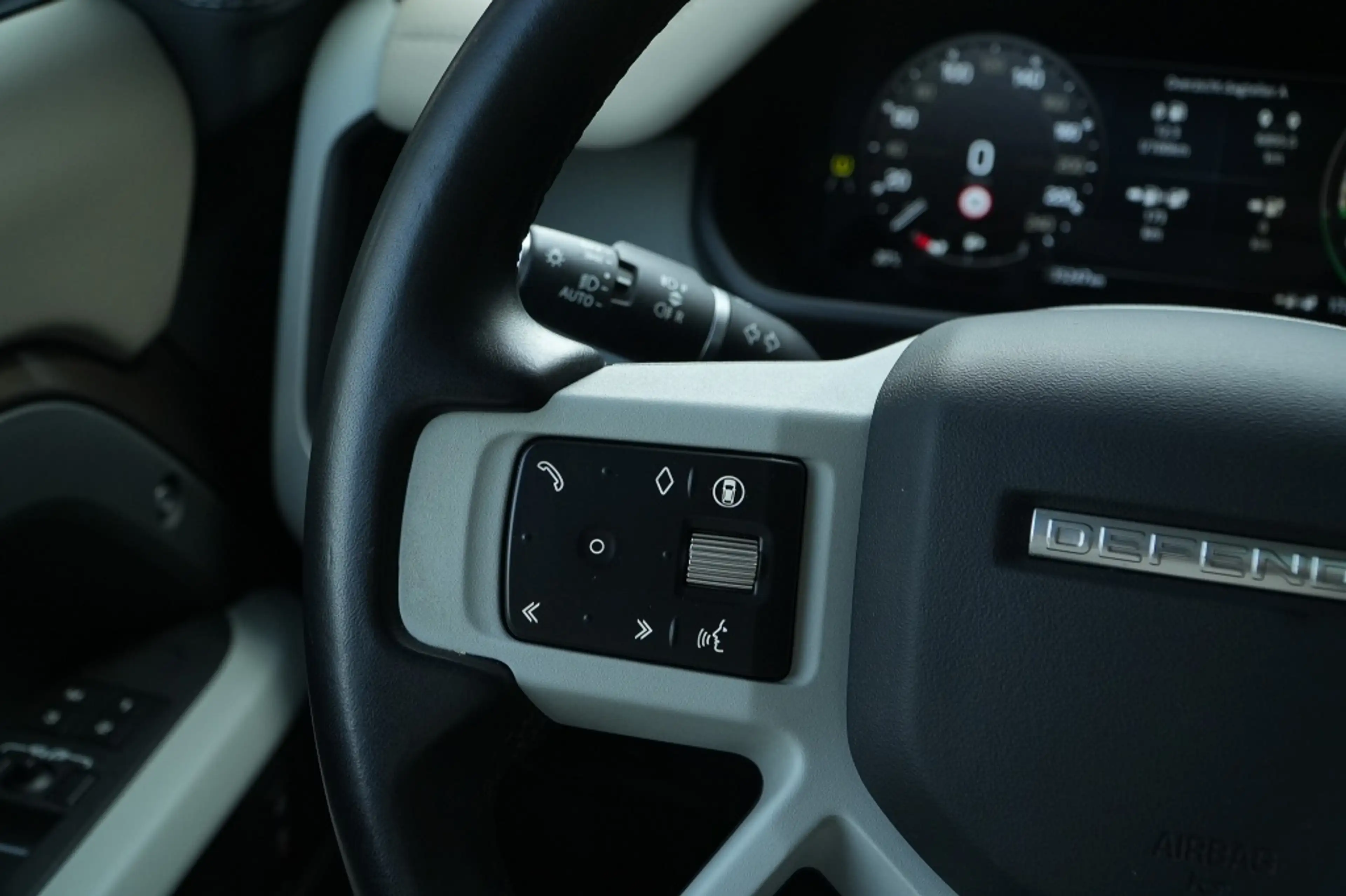 Land Rover Defender 110 2.0 P400e 110 XS Ed — photo 12