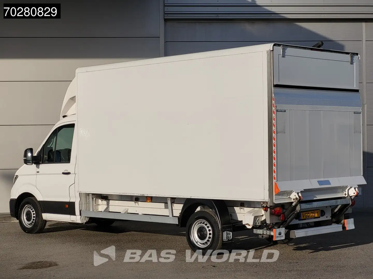 Volkswagen Crafter 140pk Laadklep Automaat Airco Cruise Euro6 Koffer Wit - 2