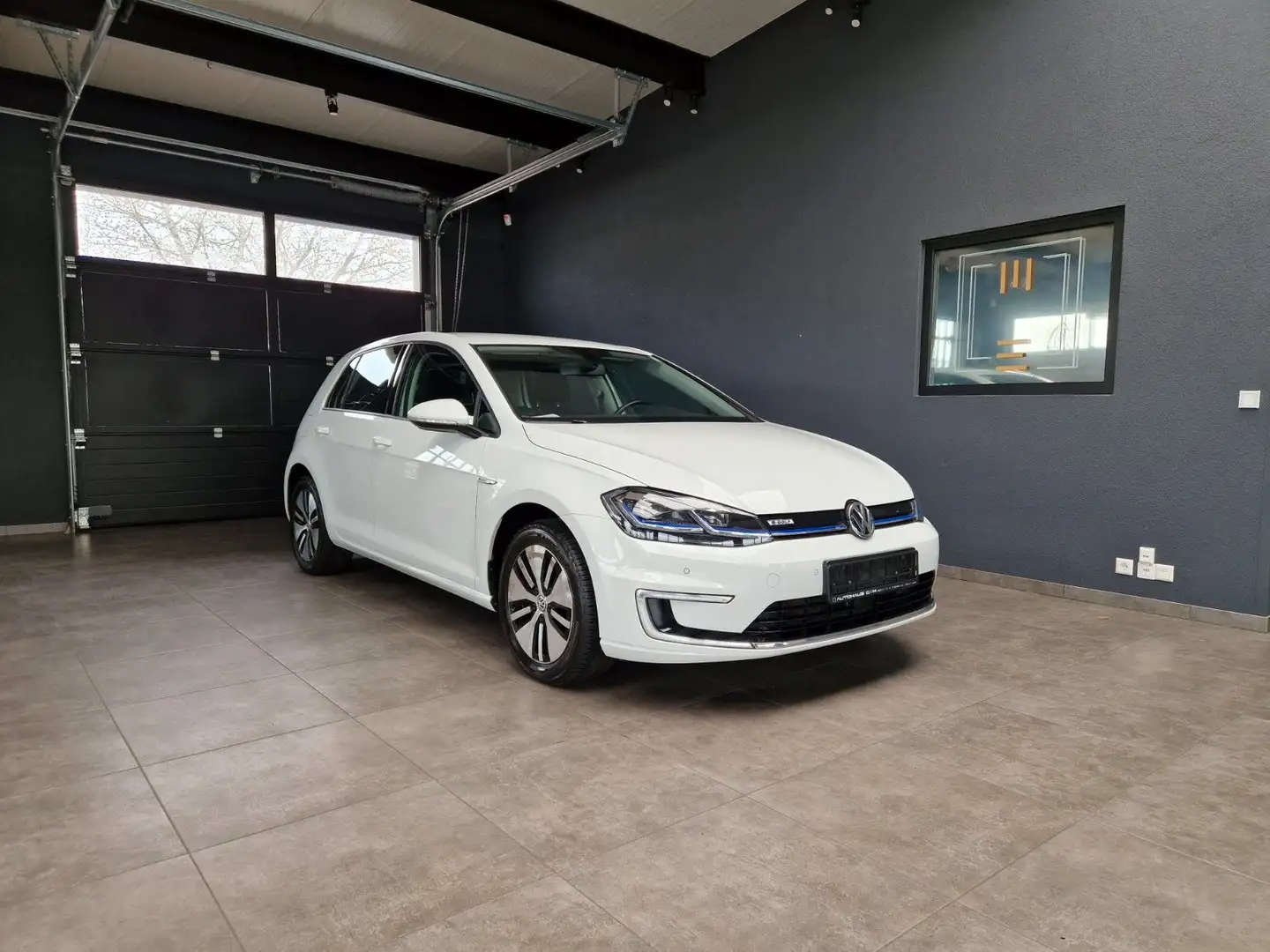 Volkswagen Golf e-Golf VII Lim.*WÄRMEPUMPE*NAVI*LED*SCHNELLLADE* Weiß - 1