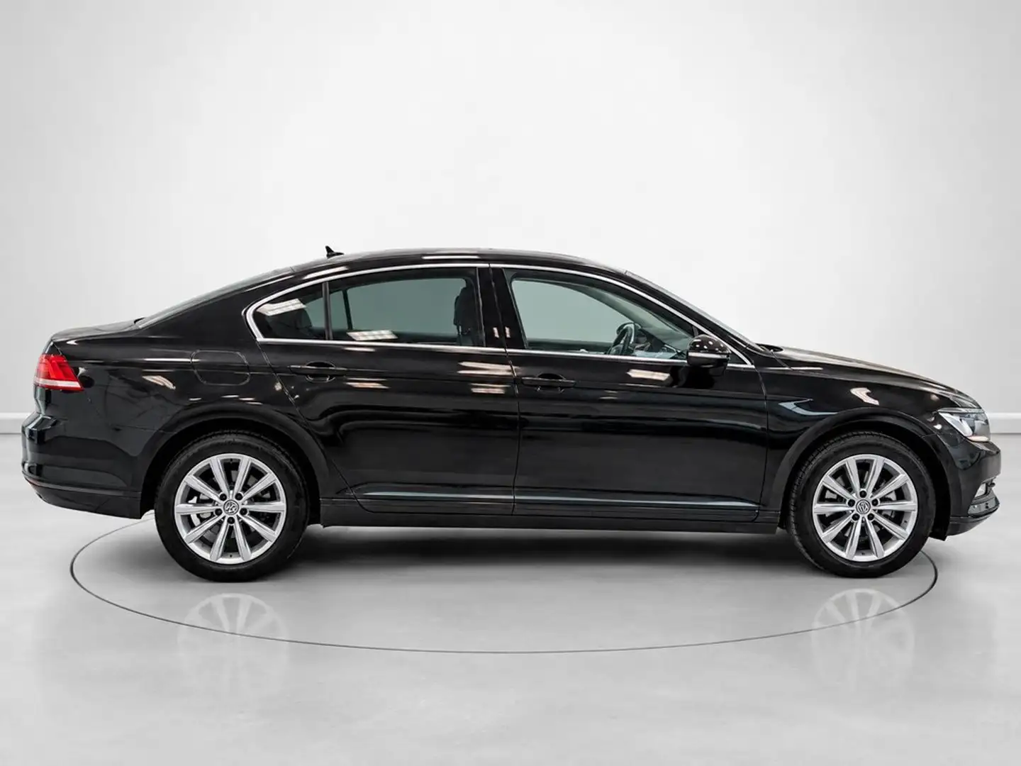 Volkswagen Passat 2.0TDI Advance DSG6 110kW Negro - 2