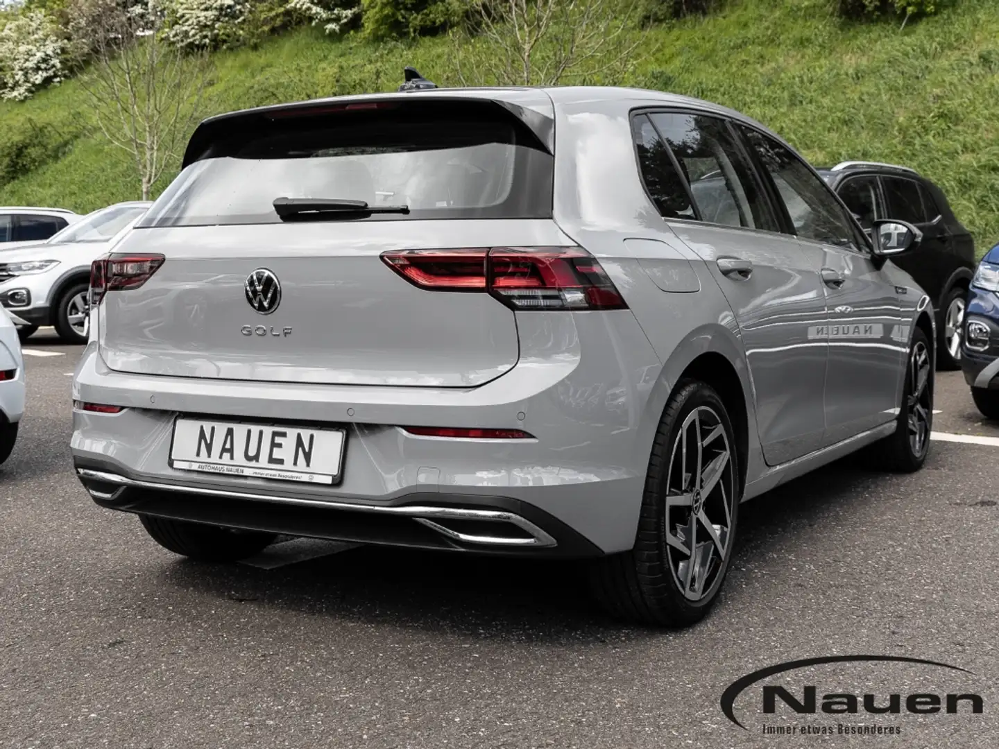 Volkswagen Golf 1.5 TSI Style+Navi+Panorama+ACC Grijs - 2