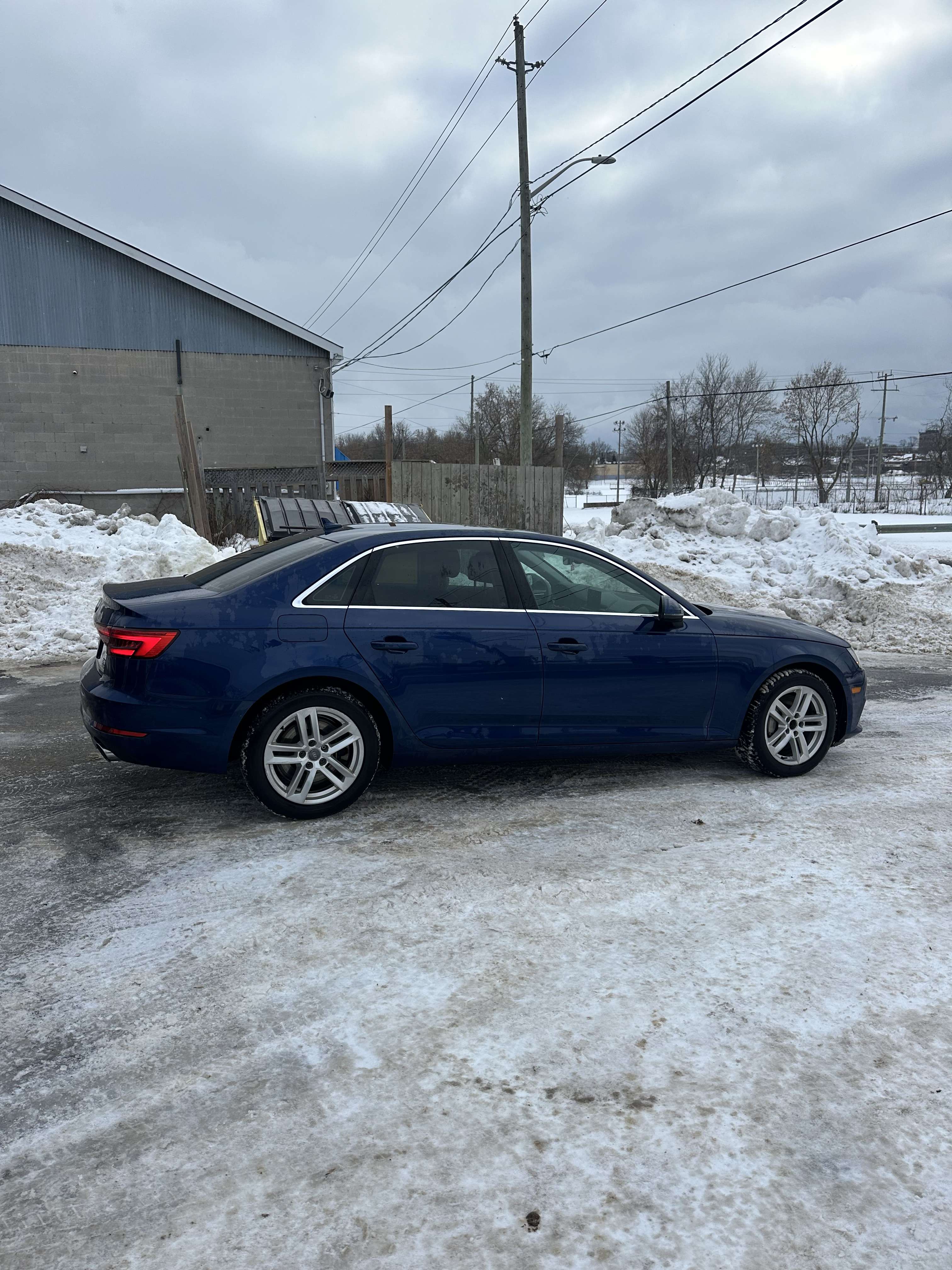 2017 Audi A4 4dr Sdn Auto Komfort quattro alt 2