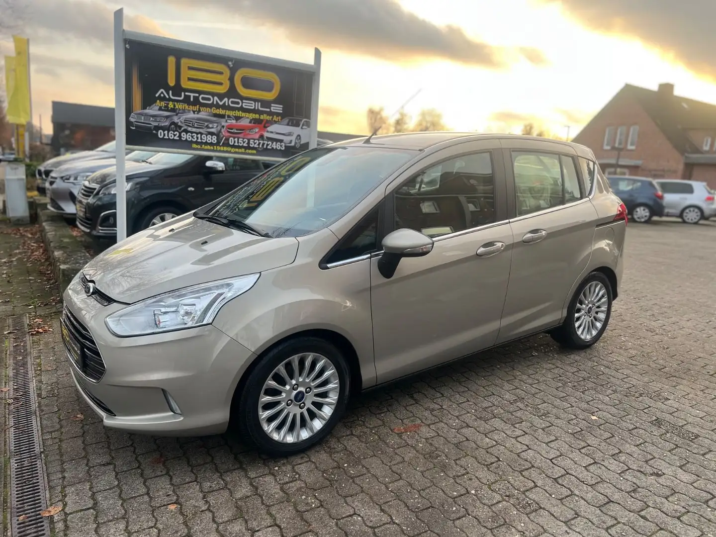 Ford B-Max B-MAX Titanium+SitzH+Scheibeh+AU/HU NEU Silber - 1