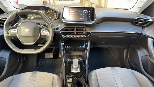 Peugeot 2008 view 11