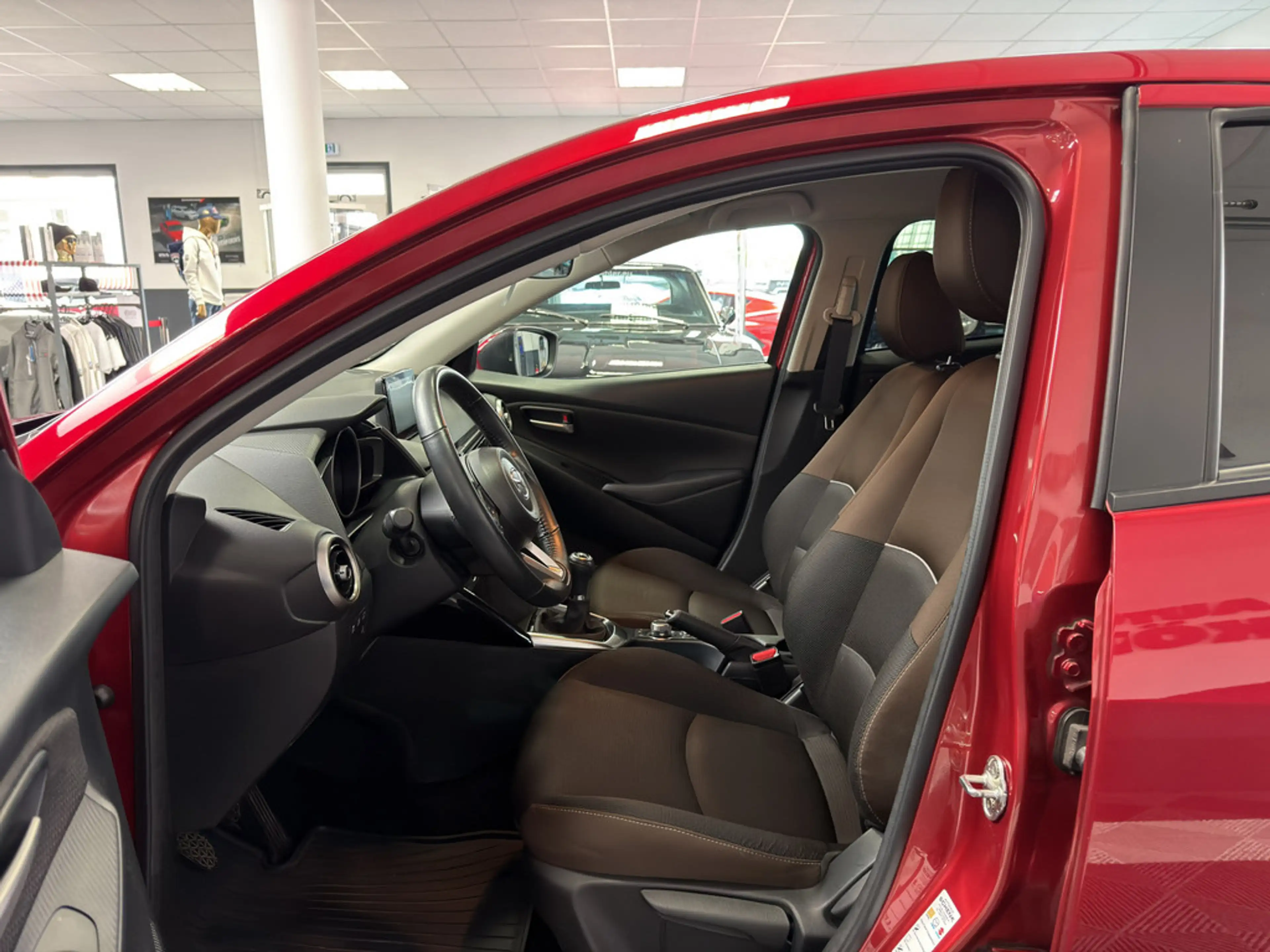 Mazda 2 Lim. 1.5 Kizoku PDC SHZ KAMERA FACEL. LED — photo 9