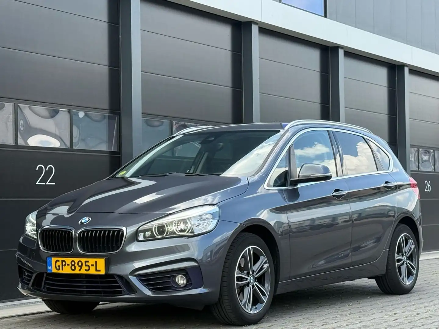 BMW 220 02 Touring 220d Sport Hade-Up Xenon Clima EURO-6 Grijs - 1