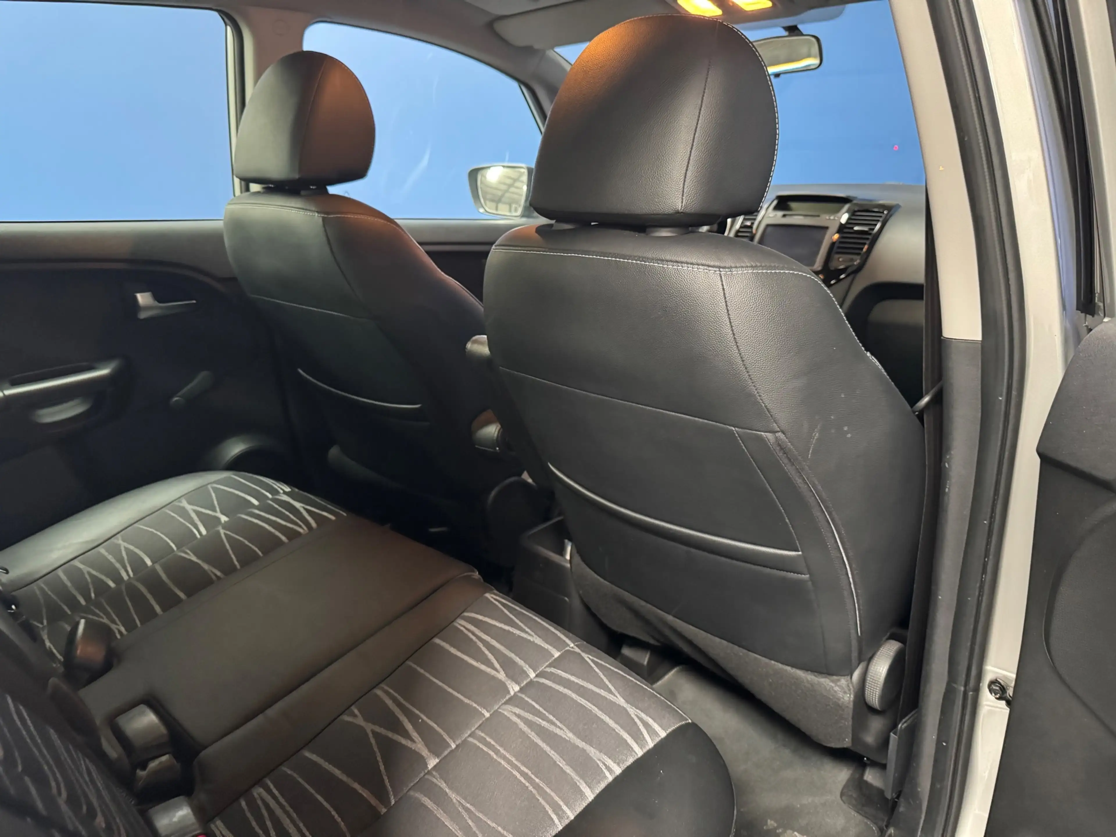 Kia Venga 1.6 CVVT DynamicLine Automaat met Nieuwe APK — photo 15