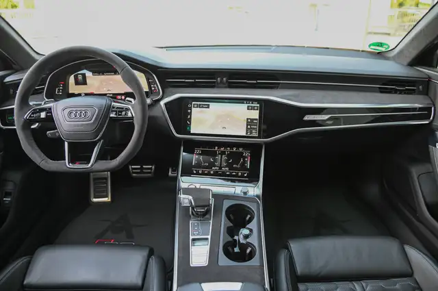 Audi RS6 view 10