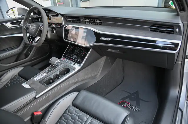 Audi RS6 view 11