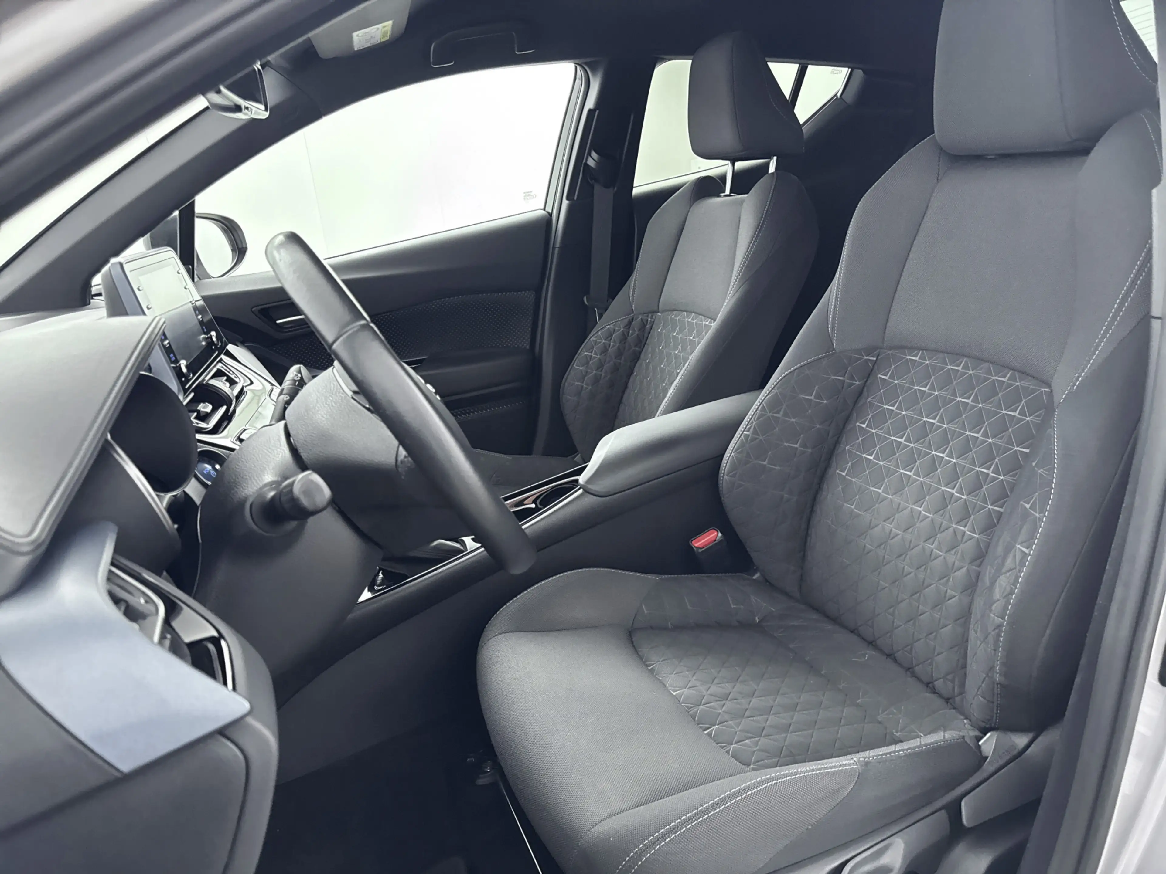 Toyota C-HR 1.8 Hybrid Bi-Tone — photo 15