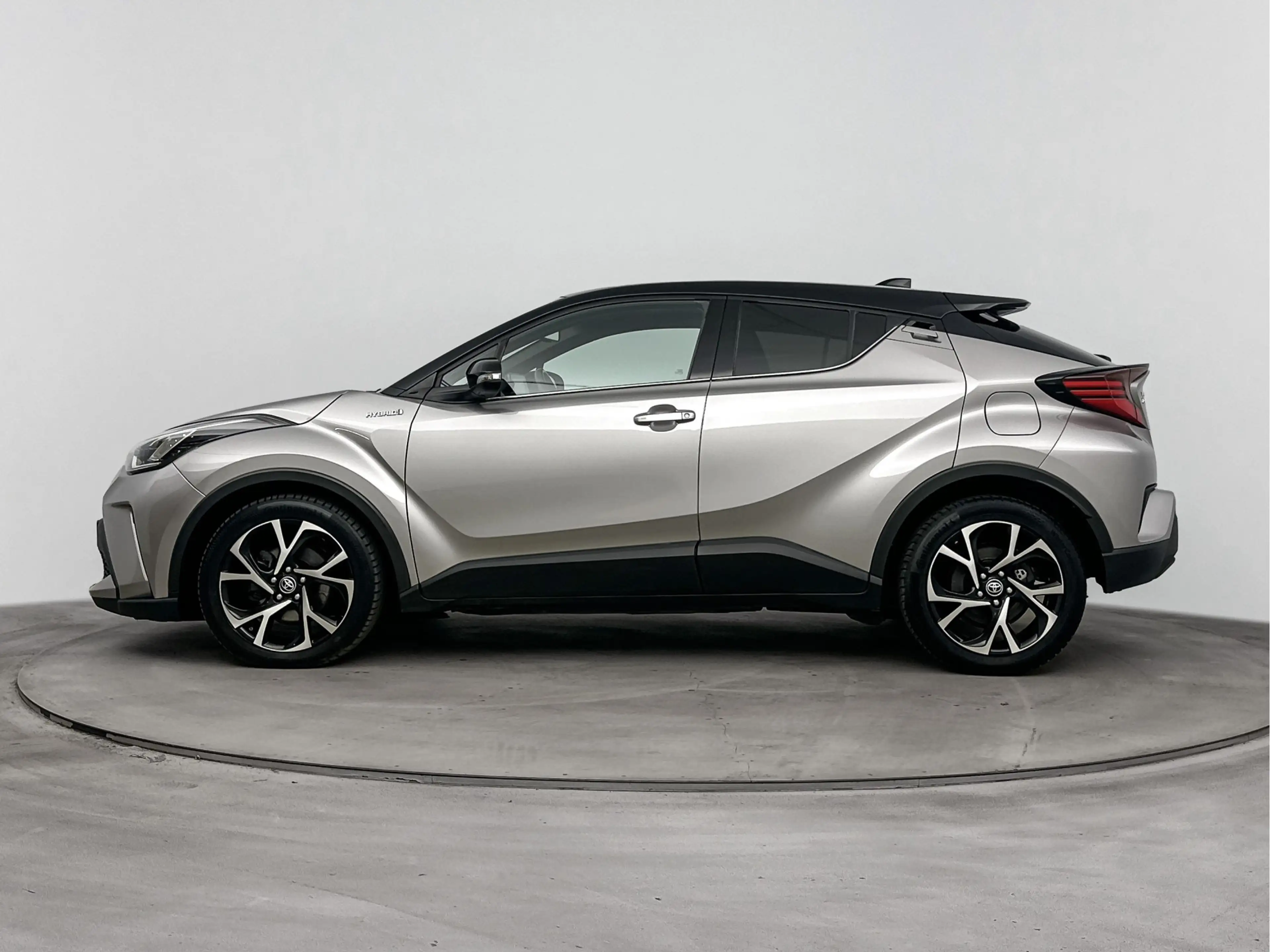 Toyota C-HR 1.8 Hybrid Bi-Tone — photo 3