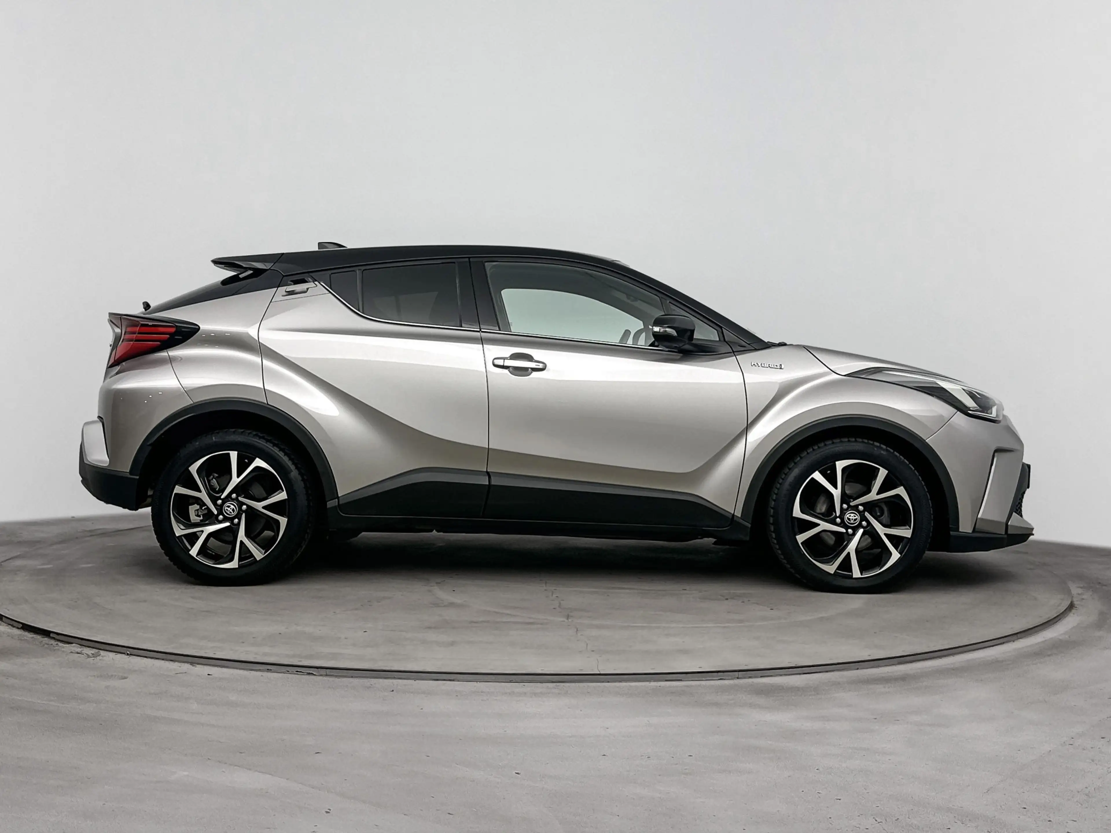Toyota C-HR 1.8 Hybrid Bi-Tone — photo 11