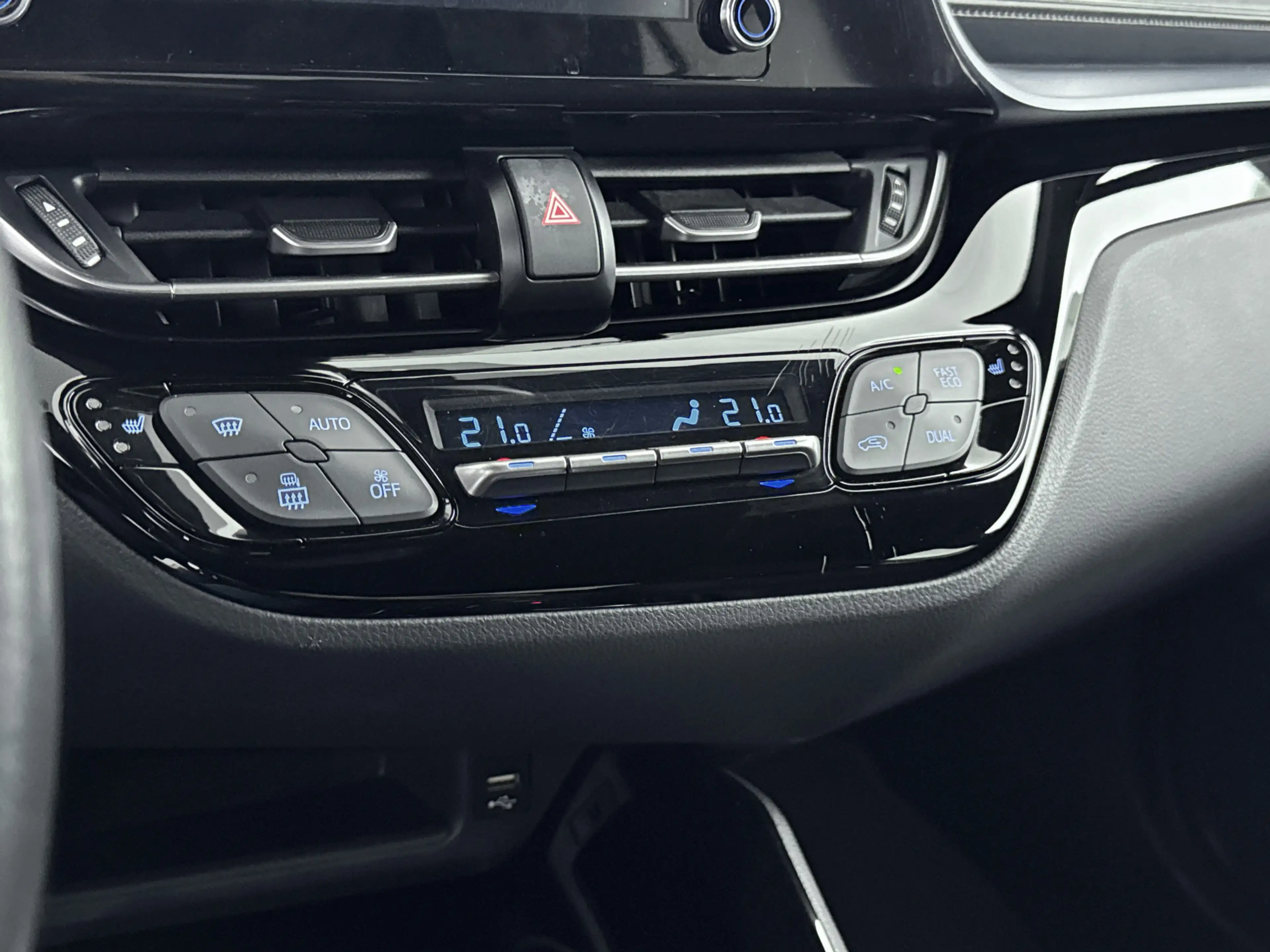 Toyota C-HR 1.8 Hybrid Bi-Tone — photo 9