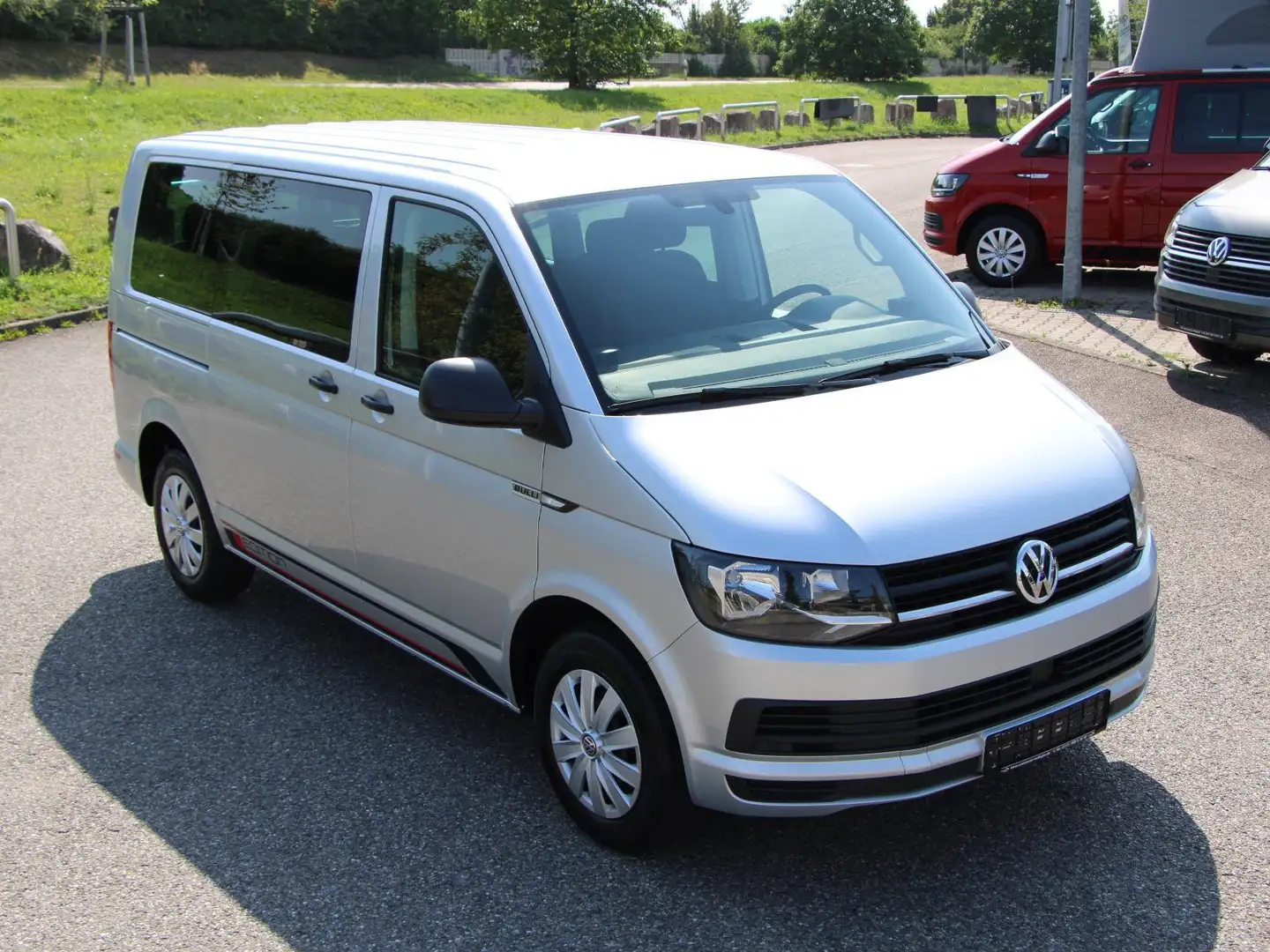 Volkswagen T6 Multivan TDI Trendline DSG 150 PS ACC Kamera Argent - 2