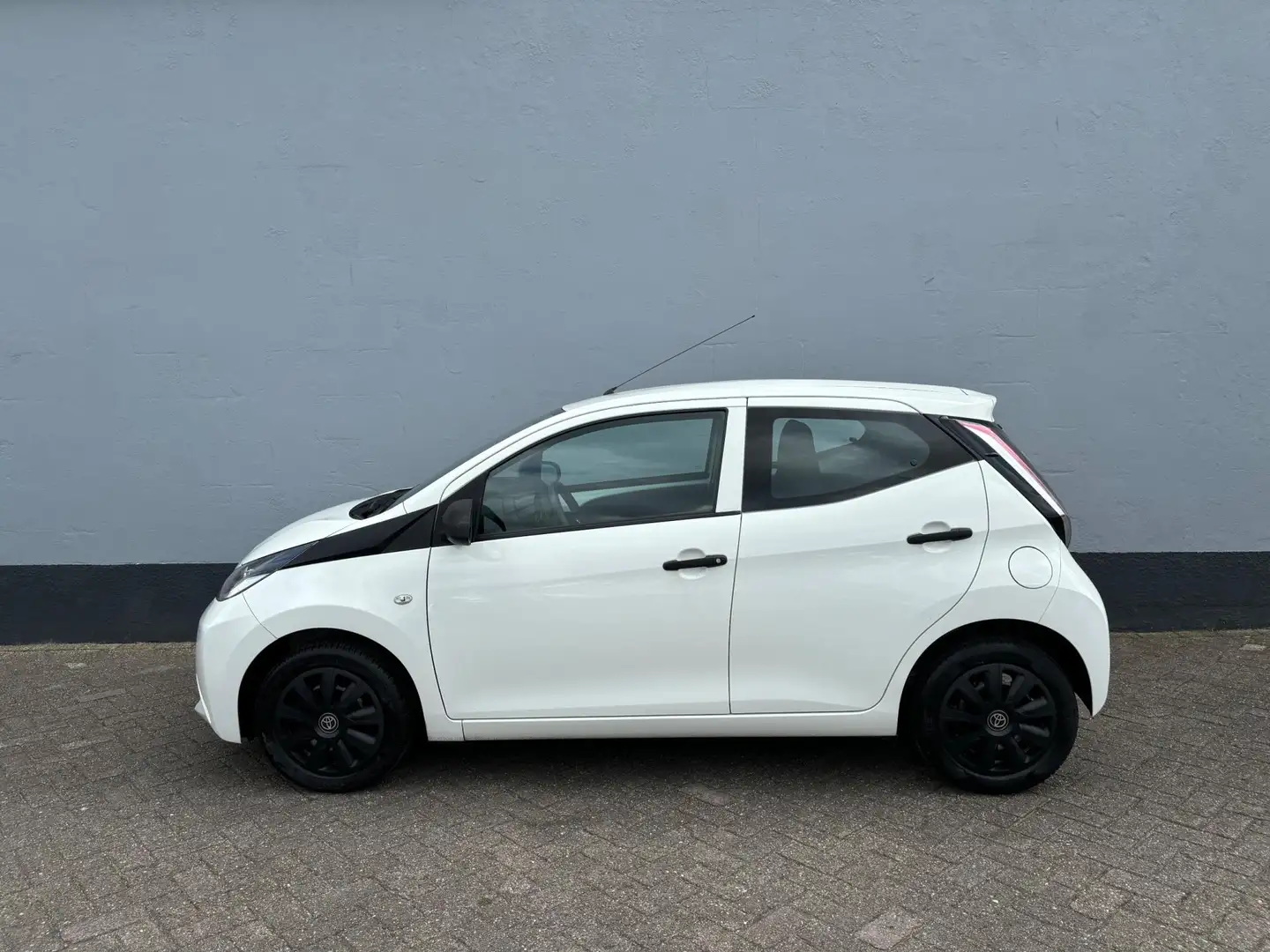 Toyota Aygo 1.0 VVT-i x-now - Airco - Cruise Control Wit - 2