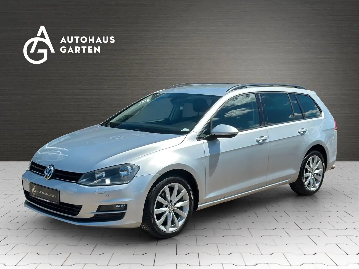 Volkswagen Golf VII 1.2TSI Variant DSG Navi SHZ PDC Silber - 1