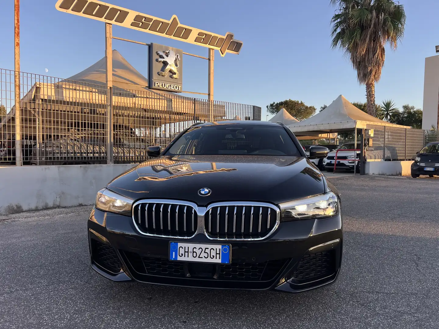 BMW 520 d Touring mhev 48V Msport auto Zwart - 2