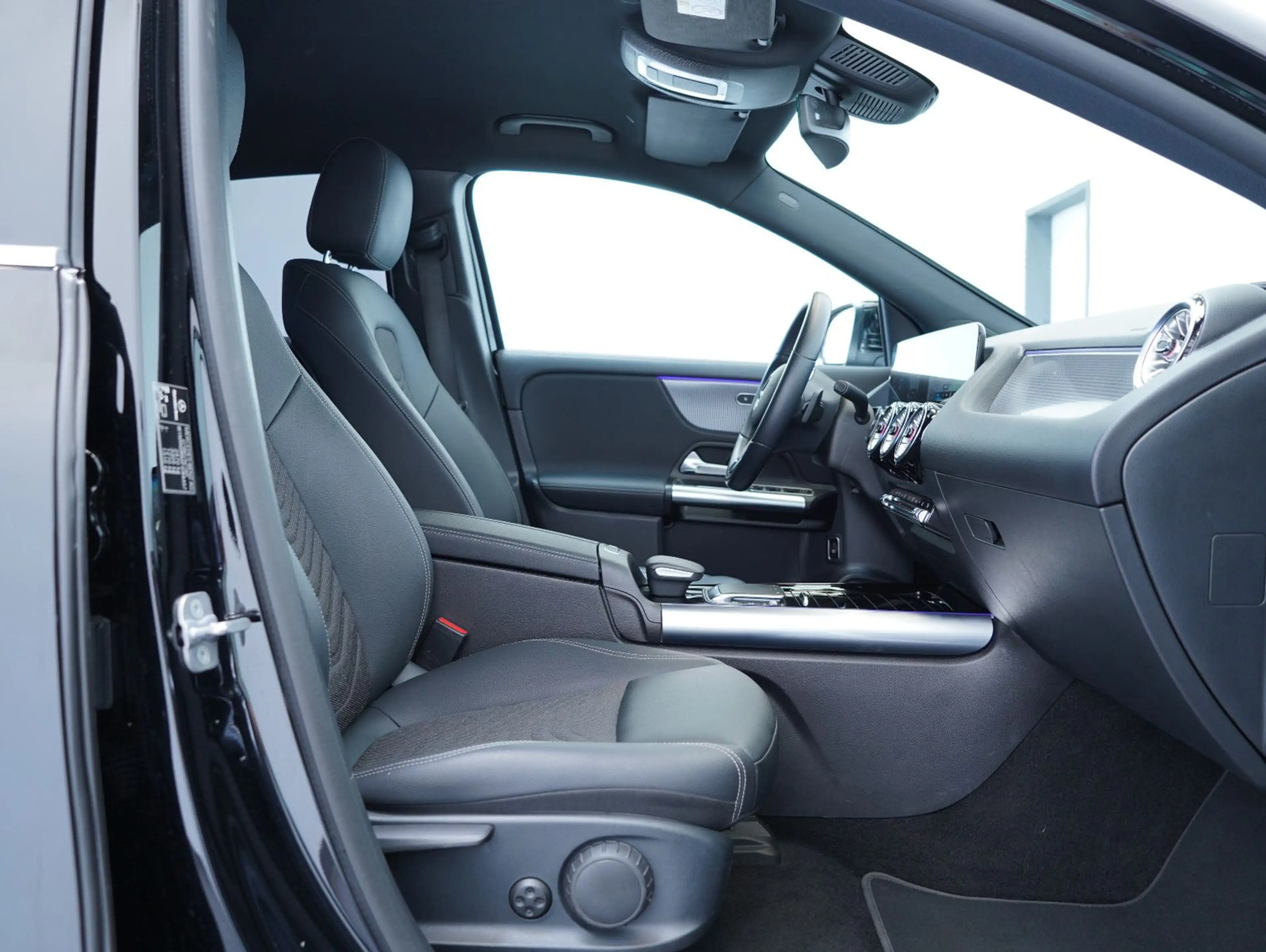 Mercedes-Benz EQA 250 Progressive AC/DC/WIDESCREEN/KAMERA/SOH — photo 11