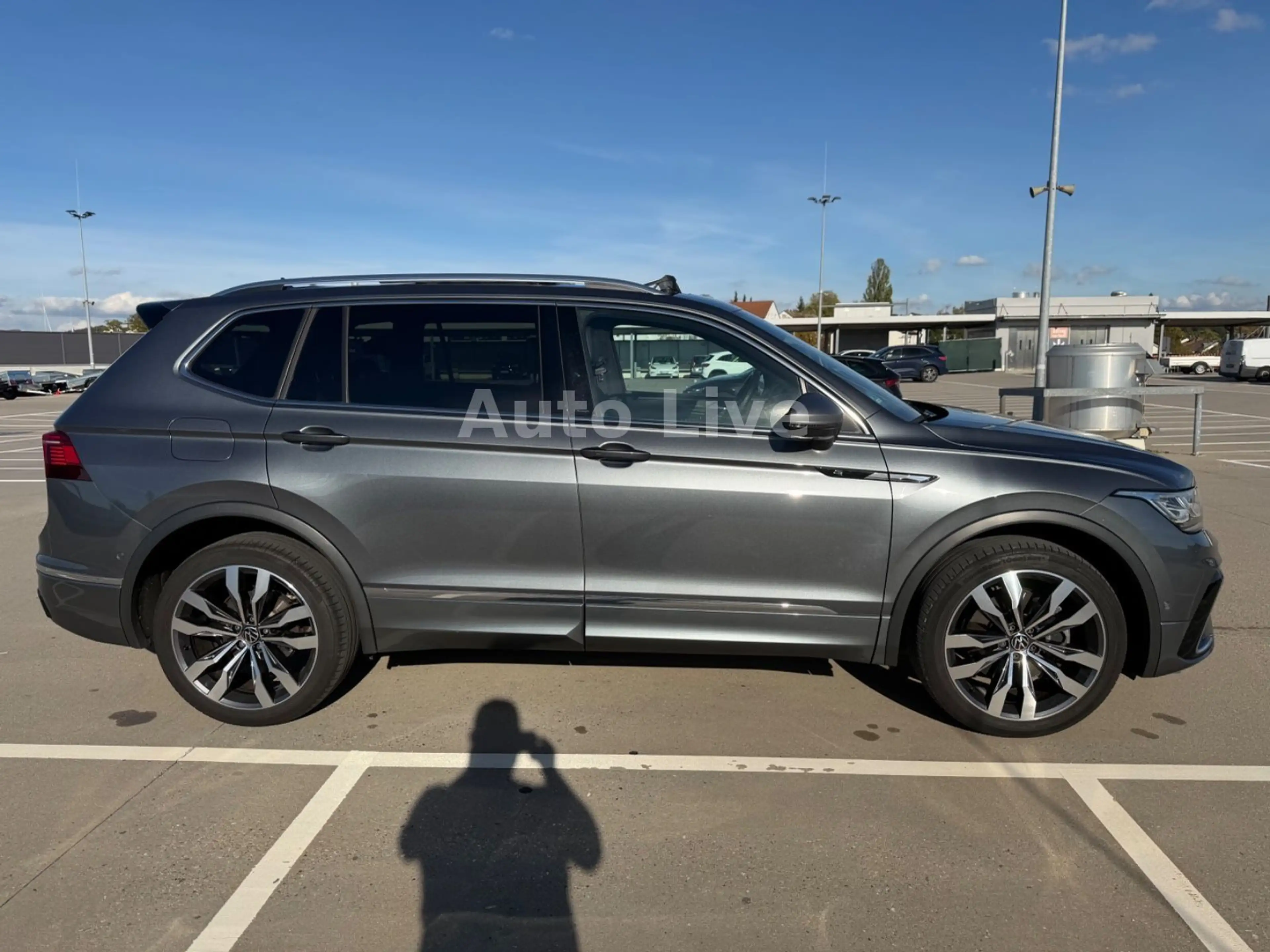 Volkswagen Tiguan Allspace 2.0 TDI DSG*4M*R LINE*PANO*360! — photo 6